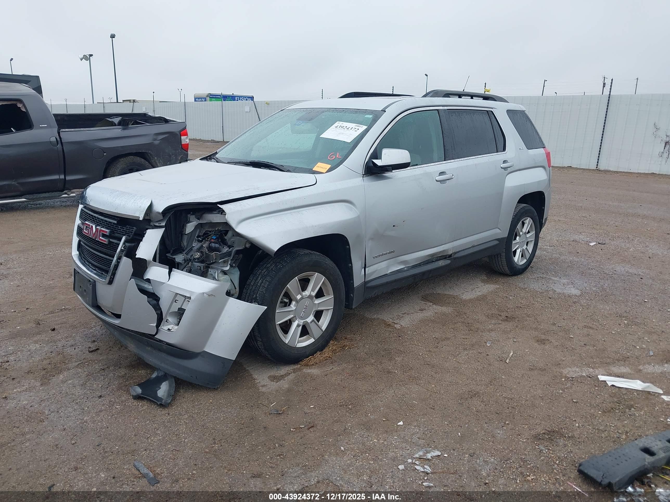 GMC TERRAIN image 2