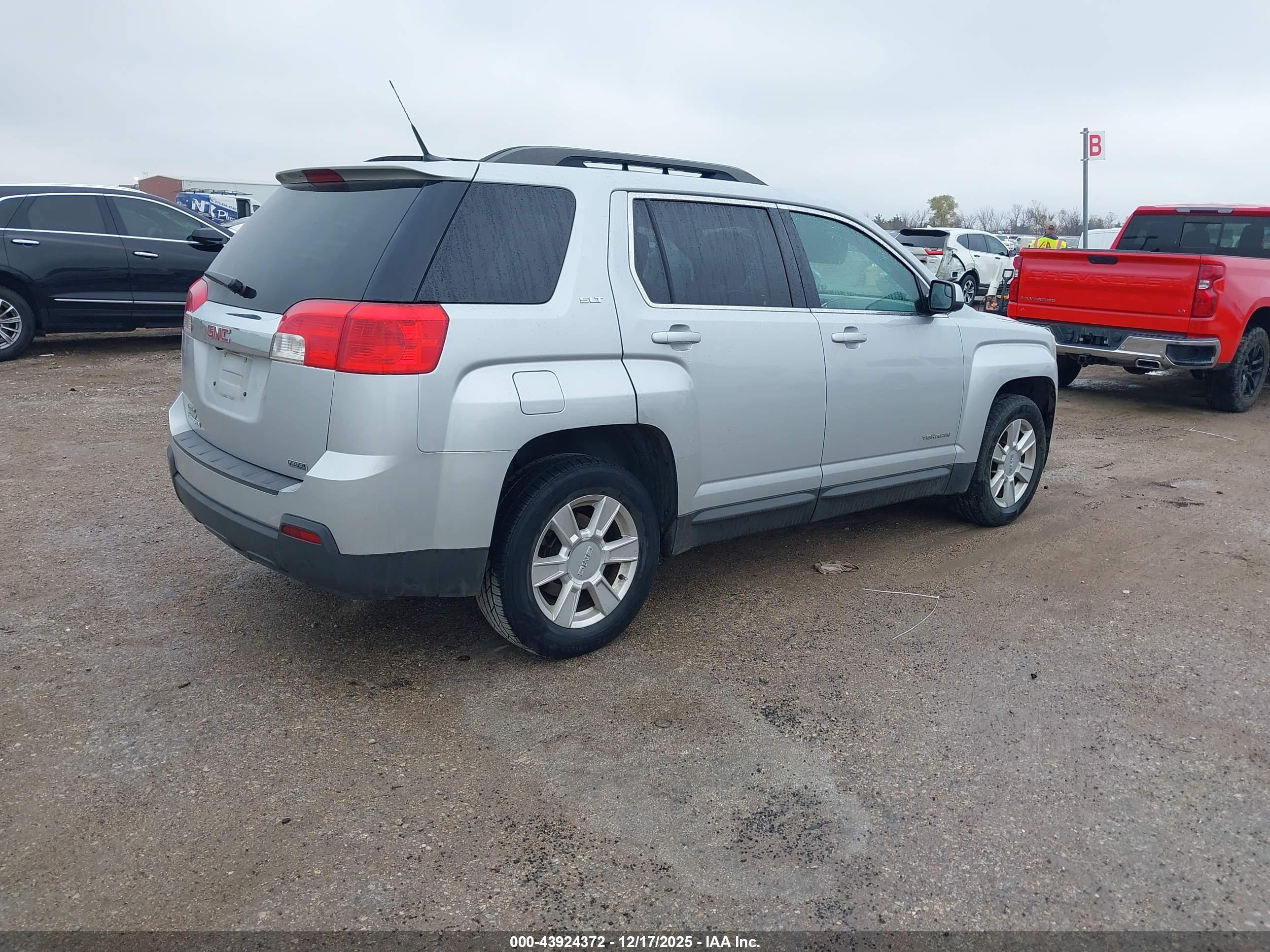 GMC TERRAIN image 4