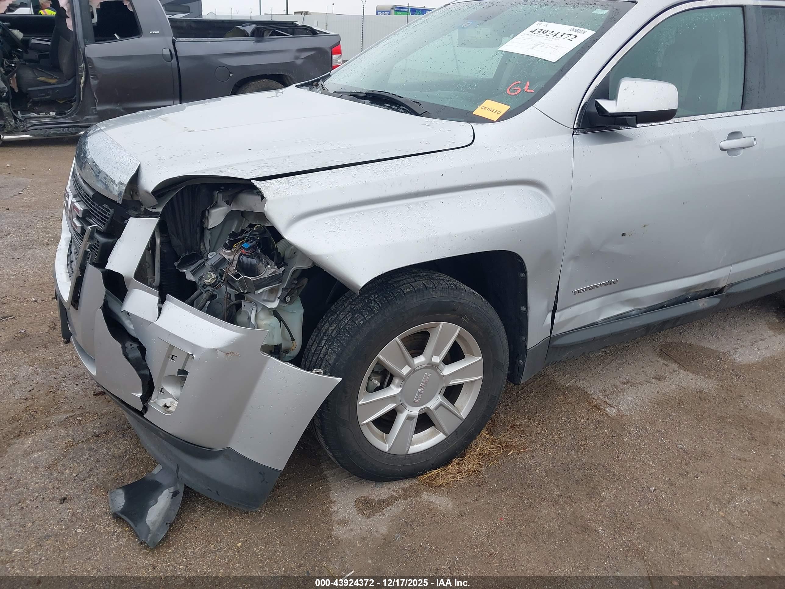 GMC TERRAIN image 6