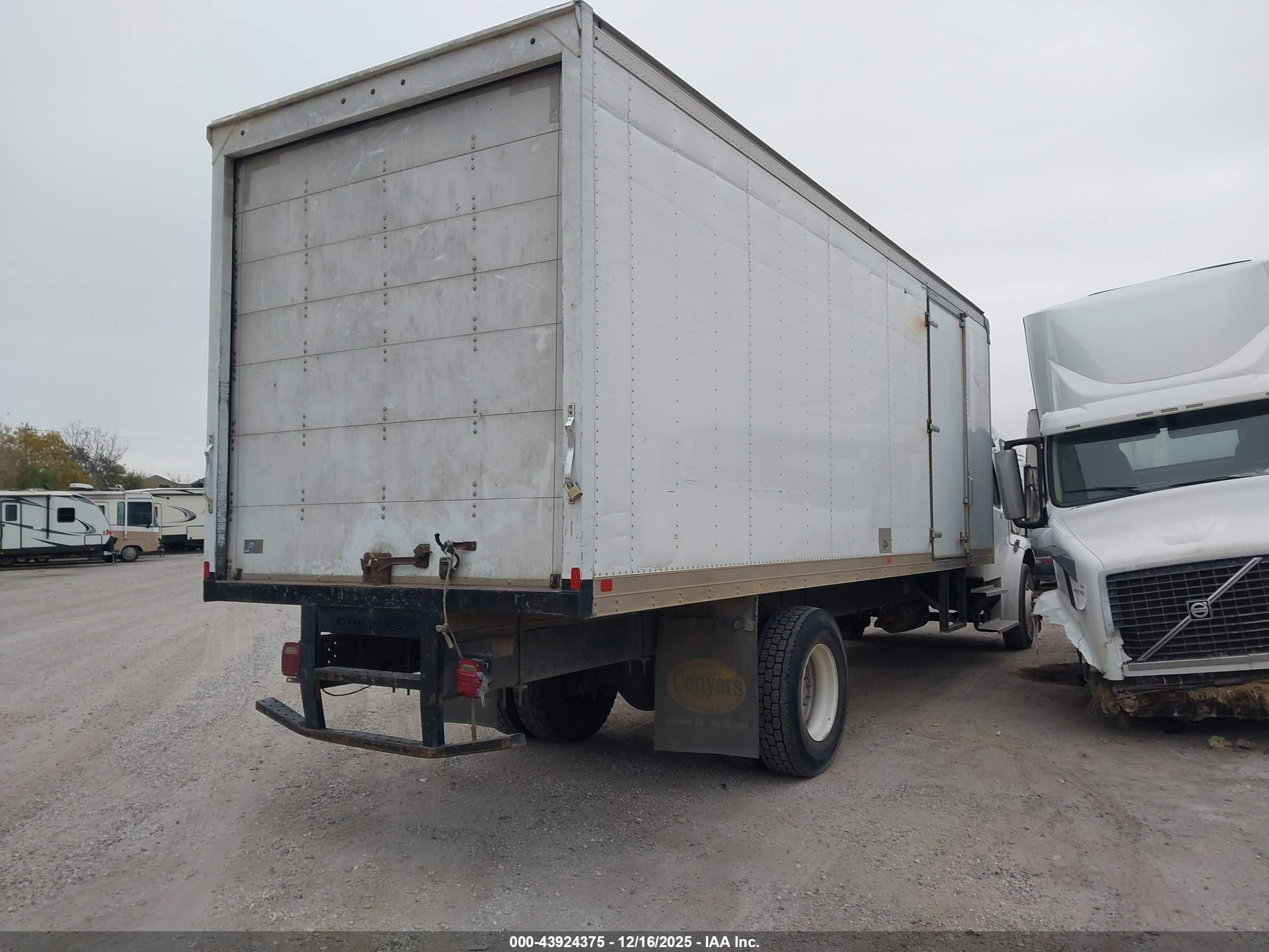FREIGHTLINER M2 image 4