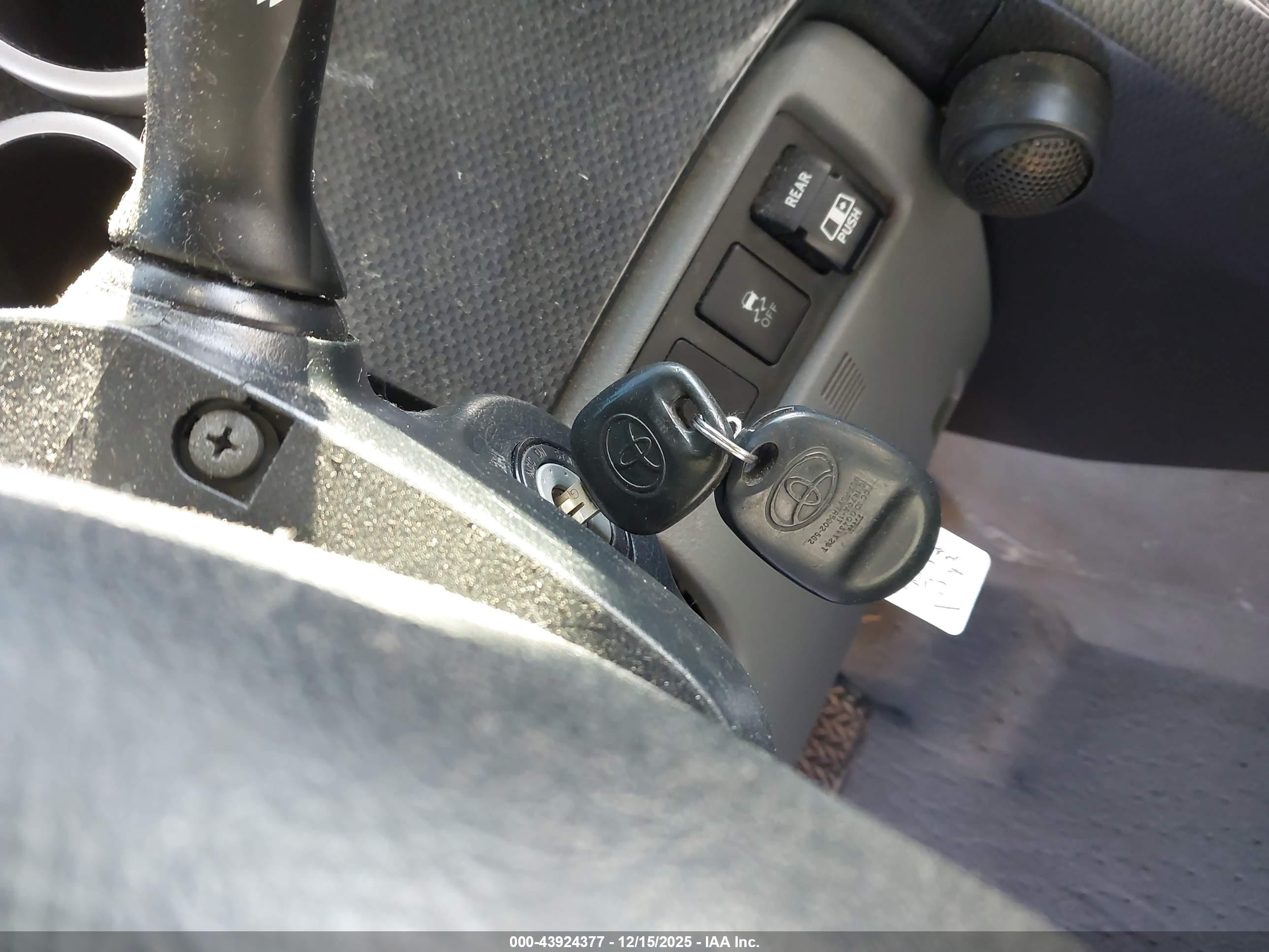 TOYOTA TUNDRA image 11
