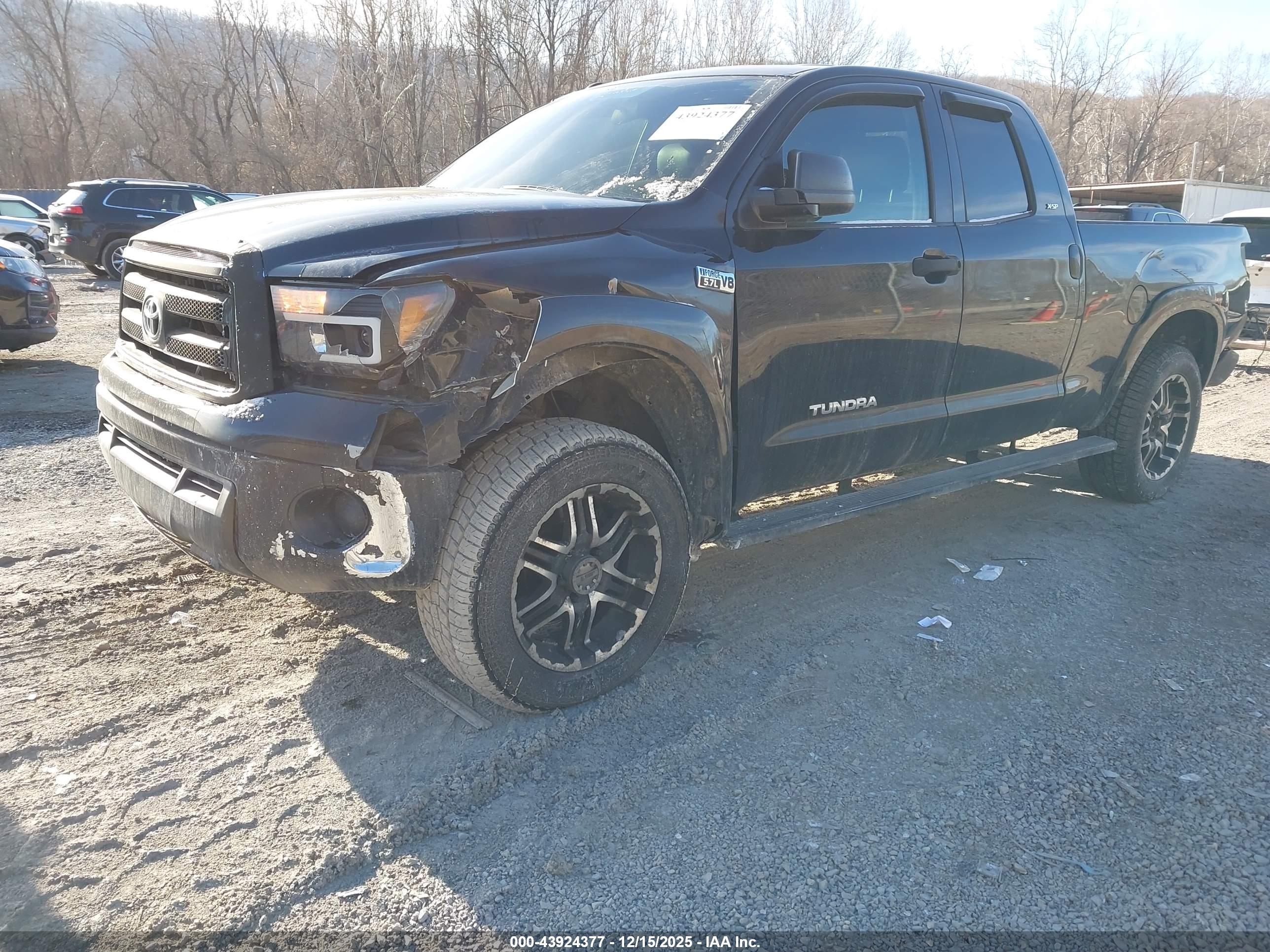TOYOTA TUNDRA image 2