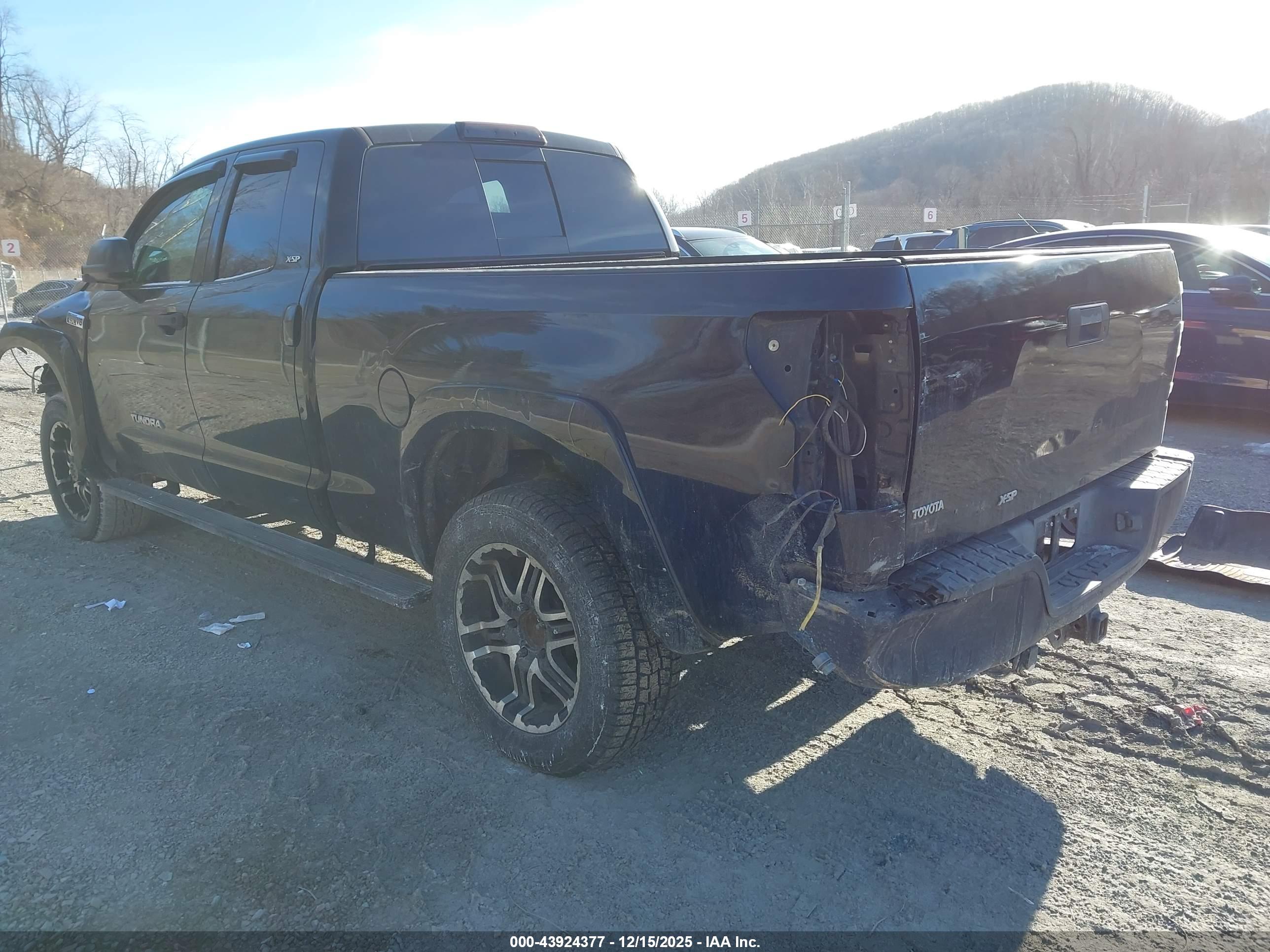 TOYOTA TUNDRA image 3