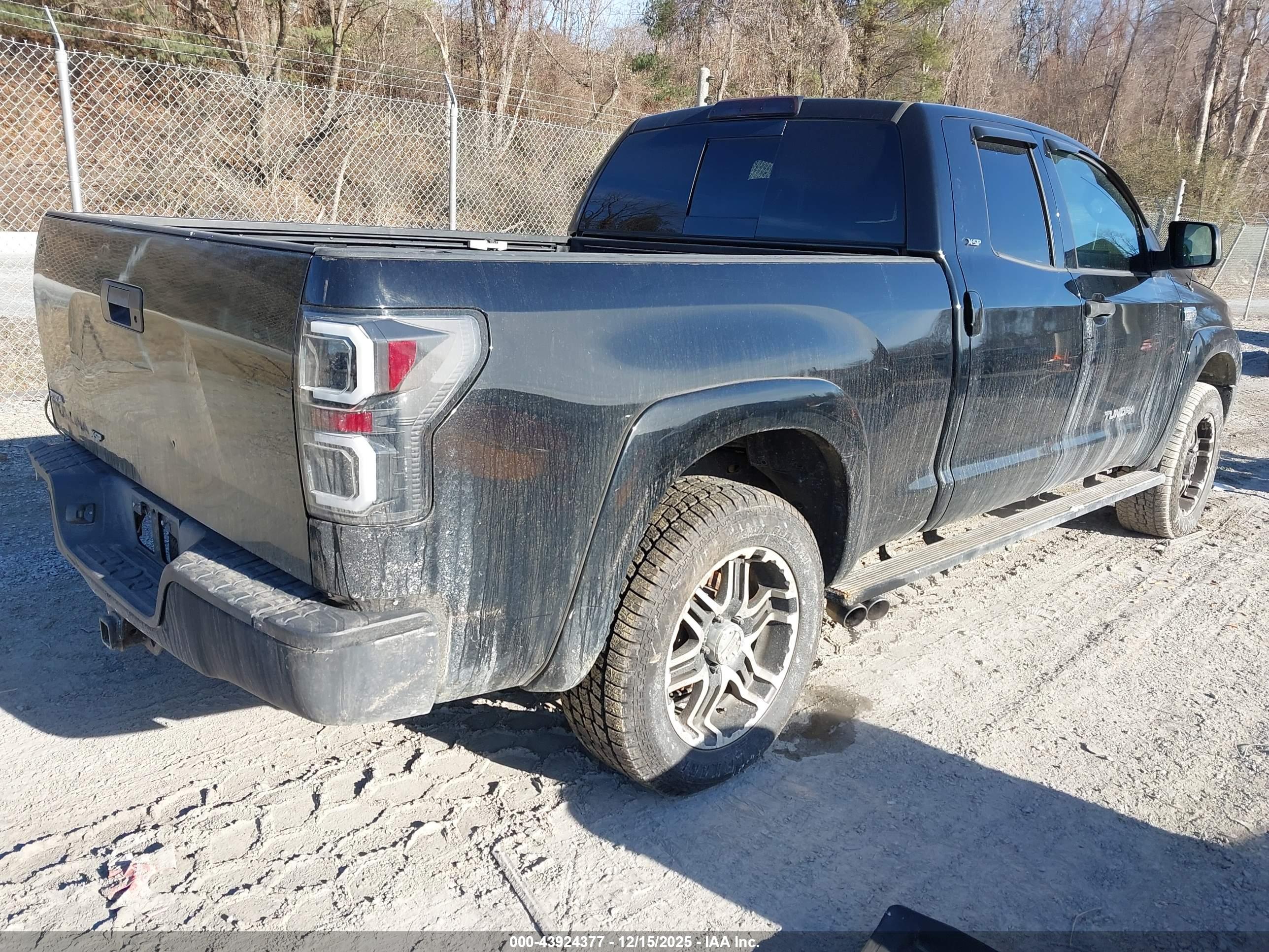 TOYOTA TUNDRA image 4