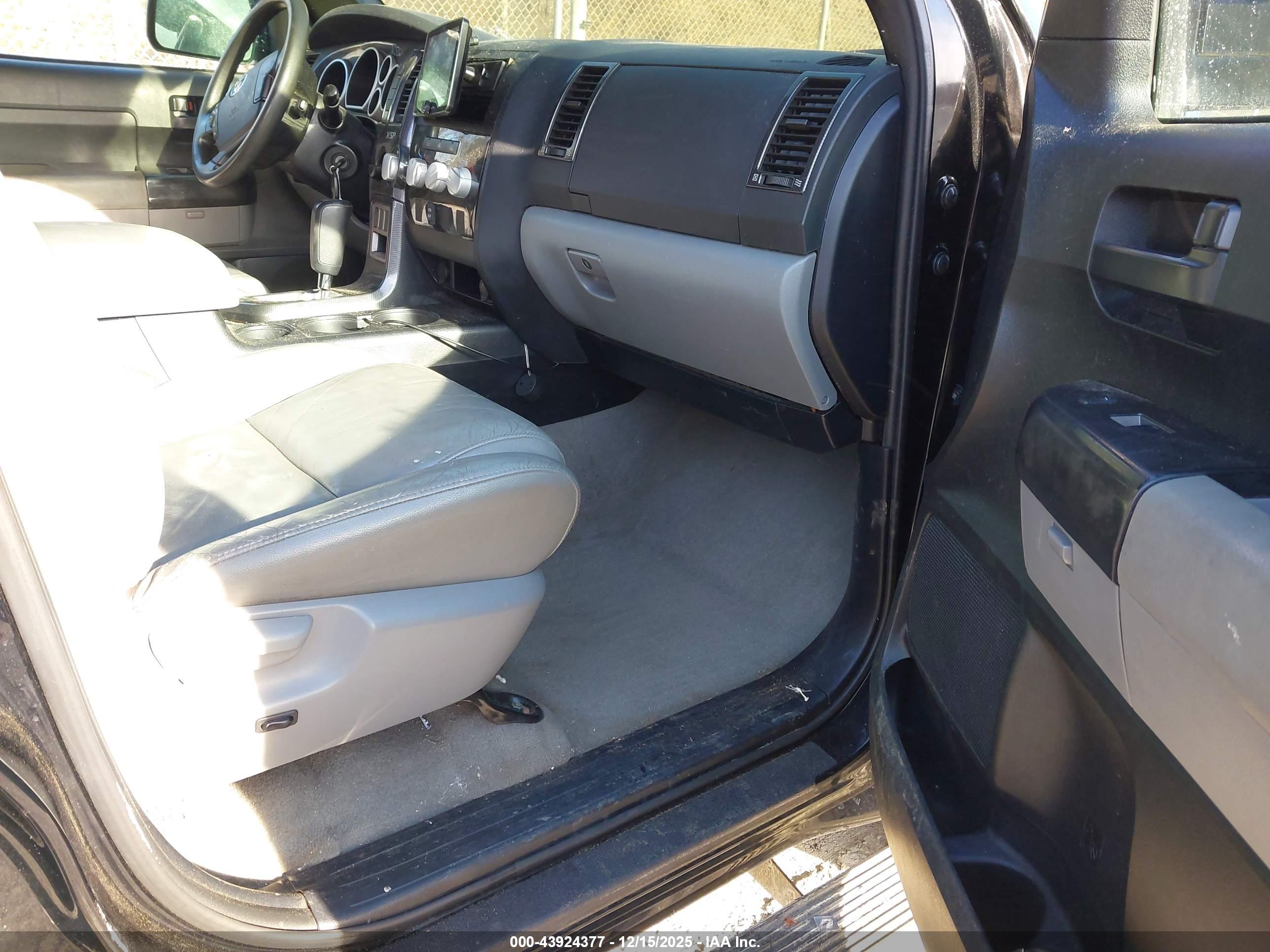 TOYOTA TUNDRA image 5