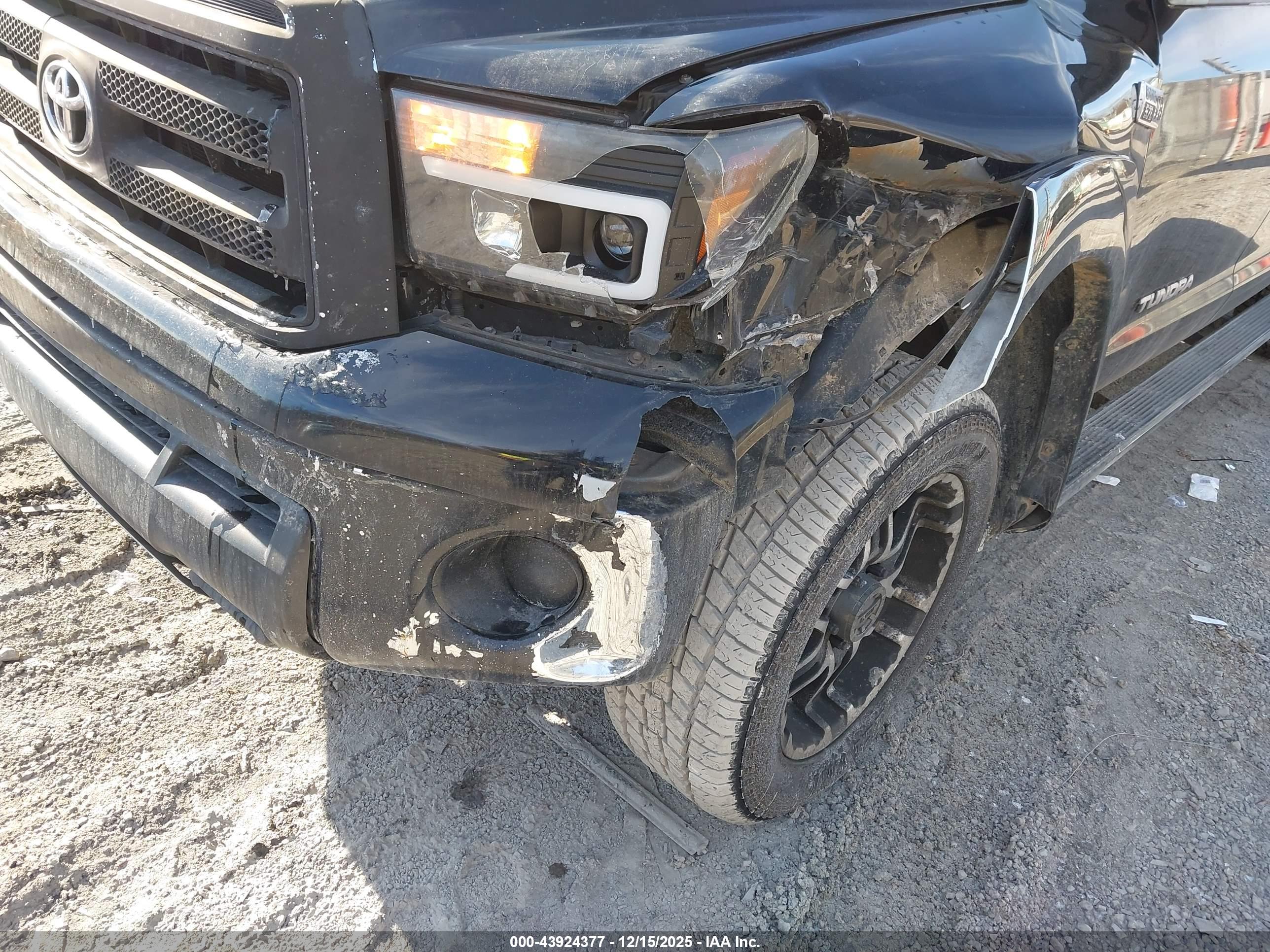 TOYOTA TUNDRA image 6