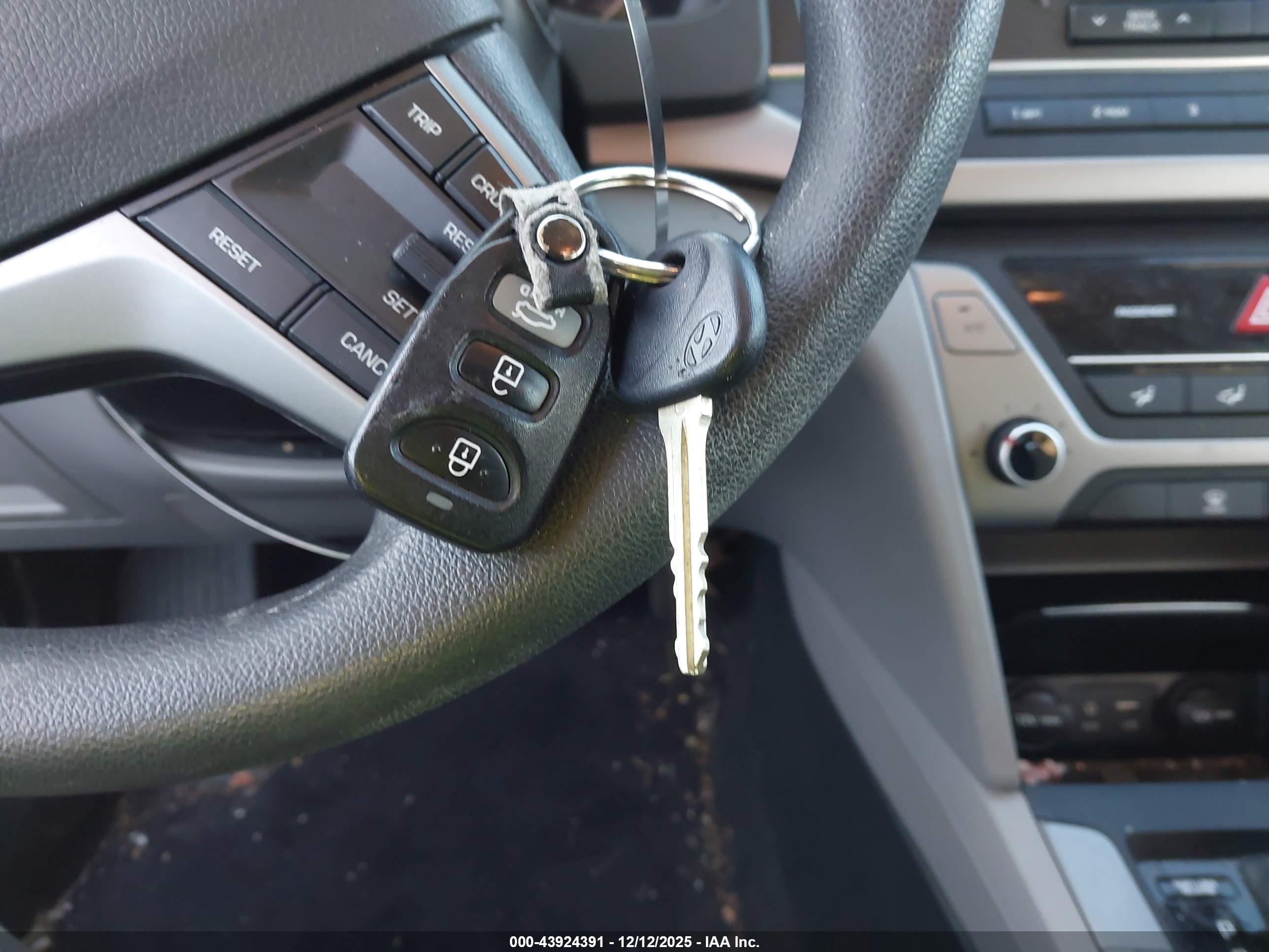 HYUNDAI ELANTRA image 11