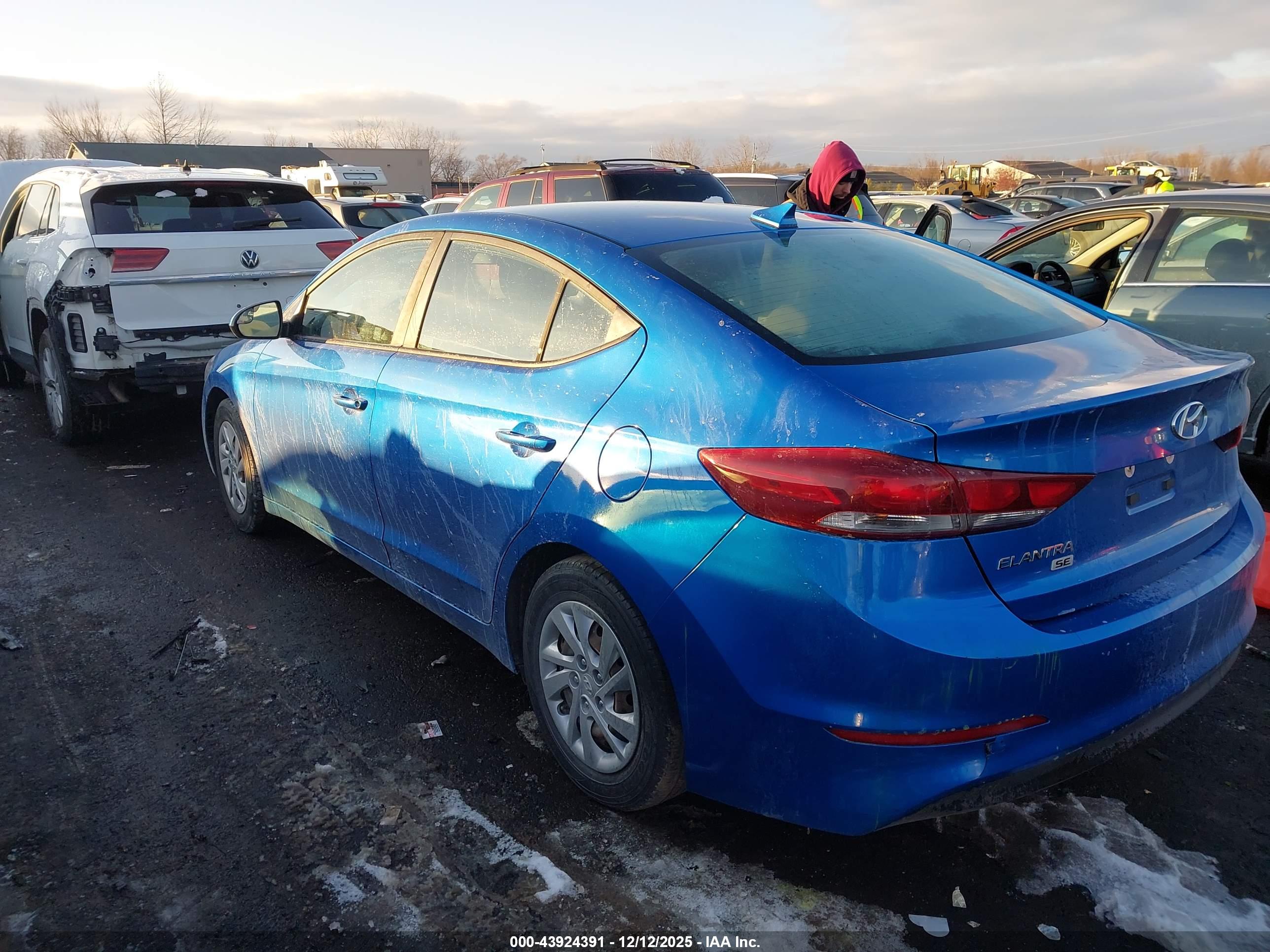 HYUNDAI ELANTRA image 3
