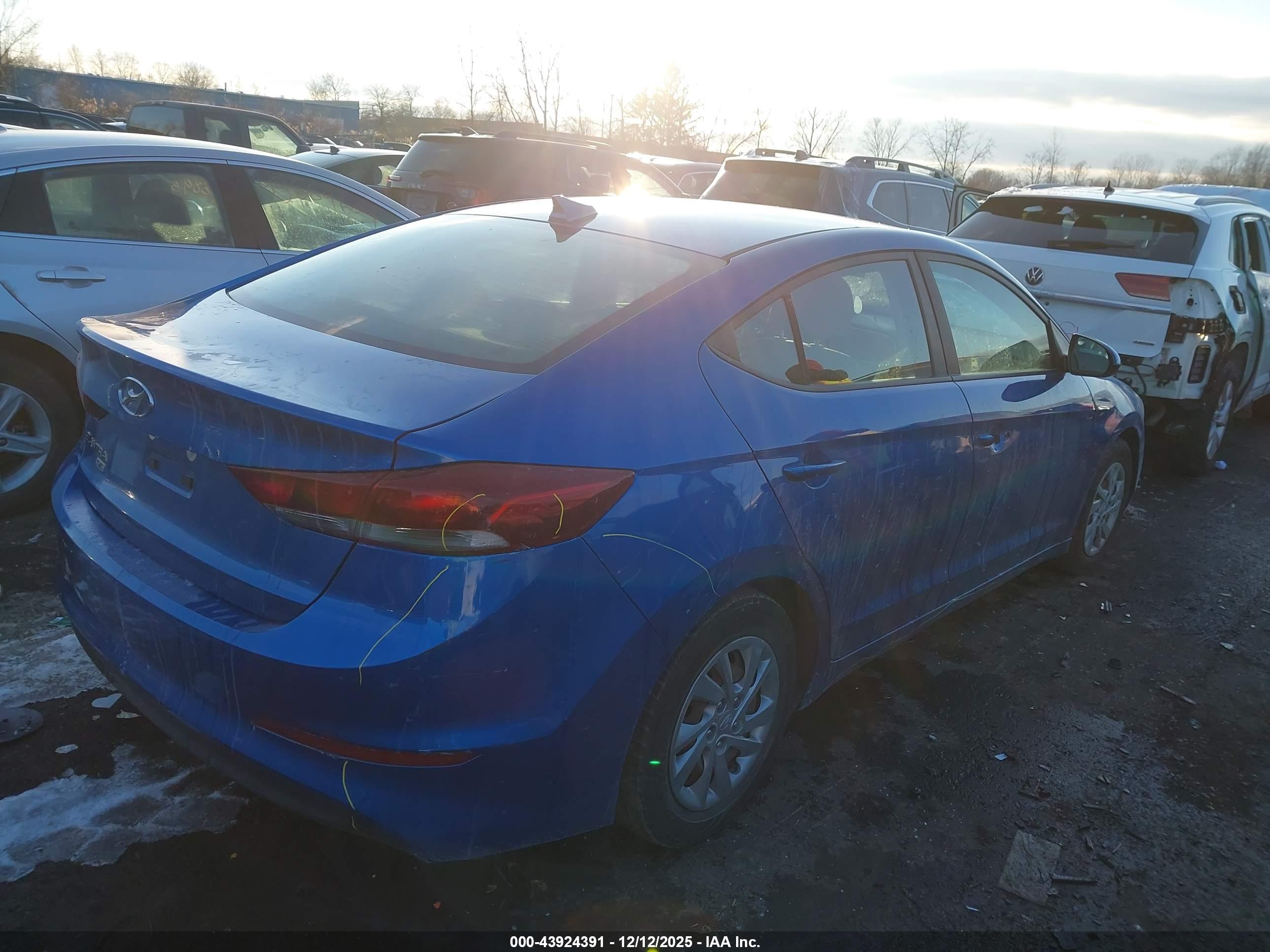 HYUNDAI ELANTRA image 4