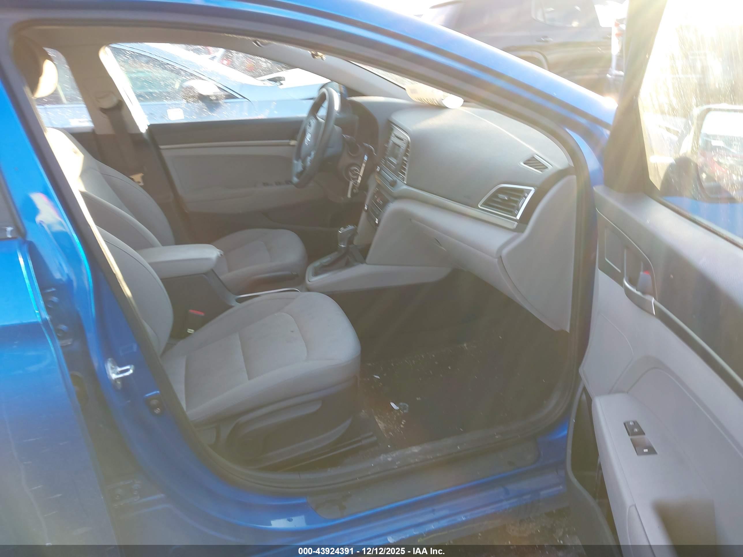HYUNDAI ELANTRA image 5