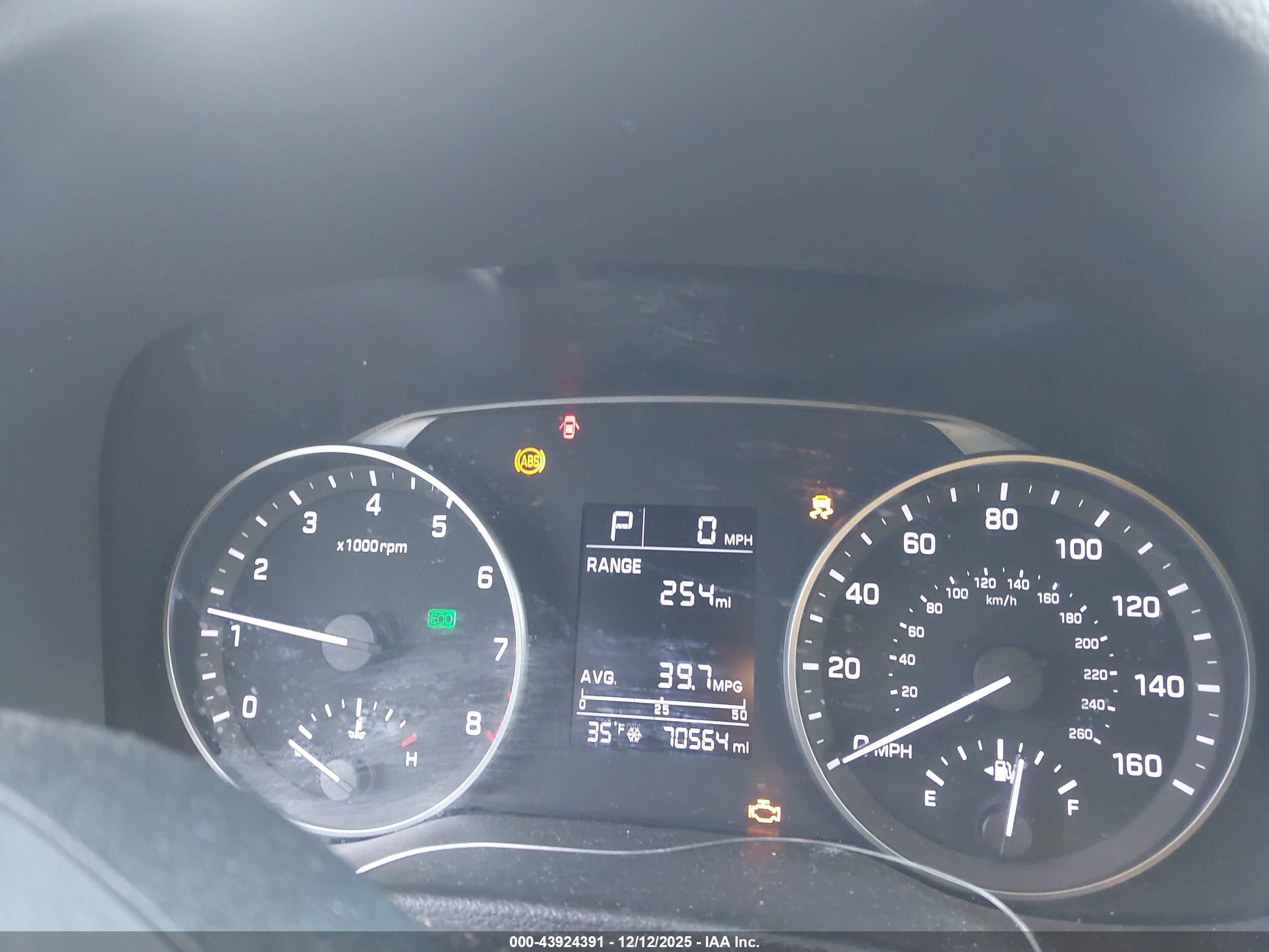 HYUNDAI ELANTRA image 7