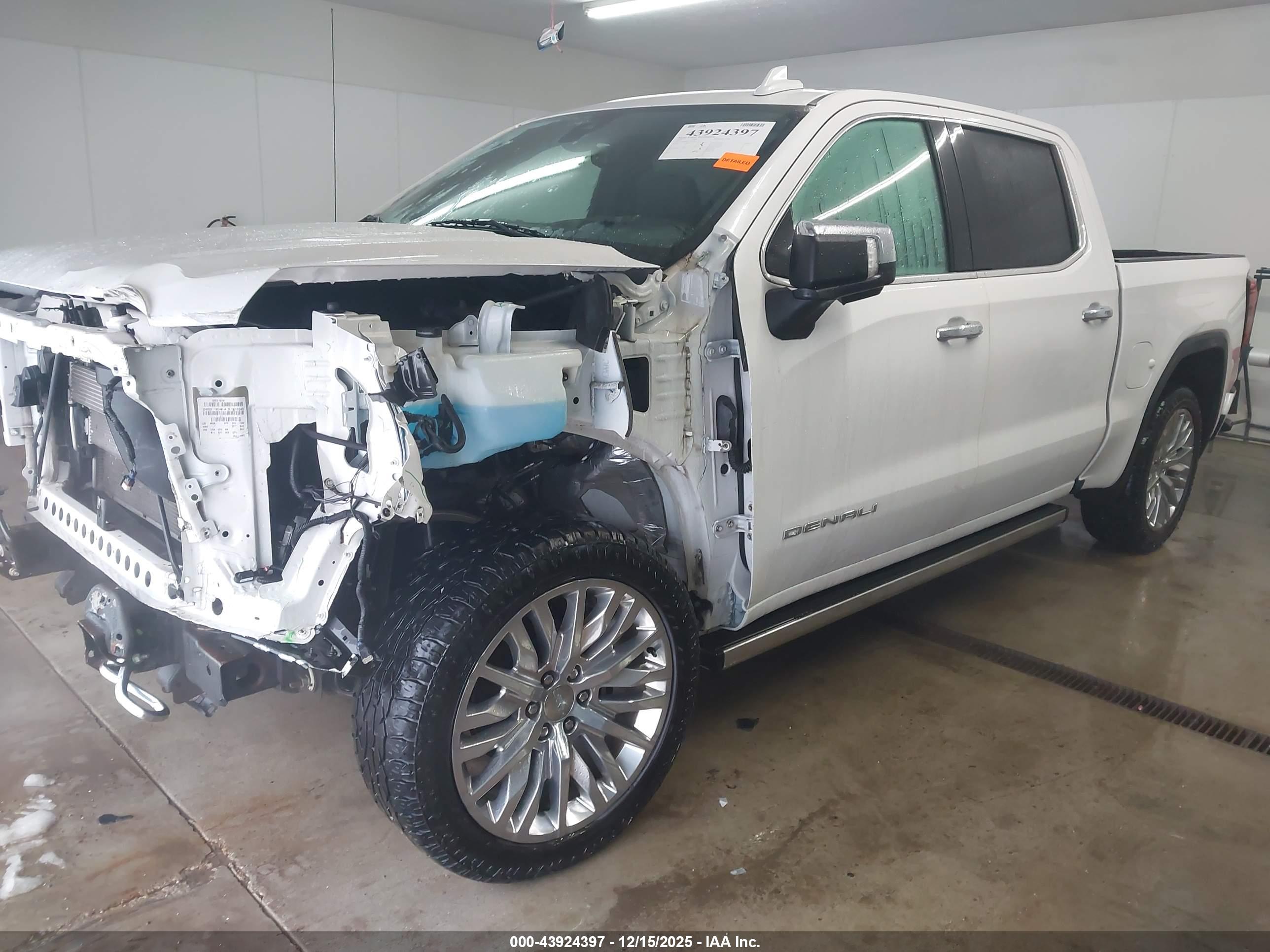 GMC SIERRA image 2