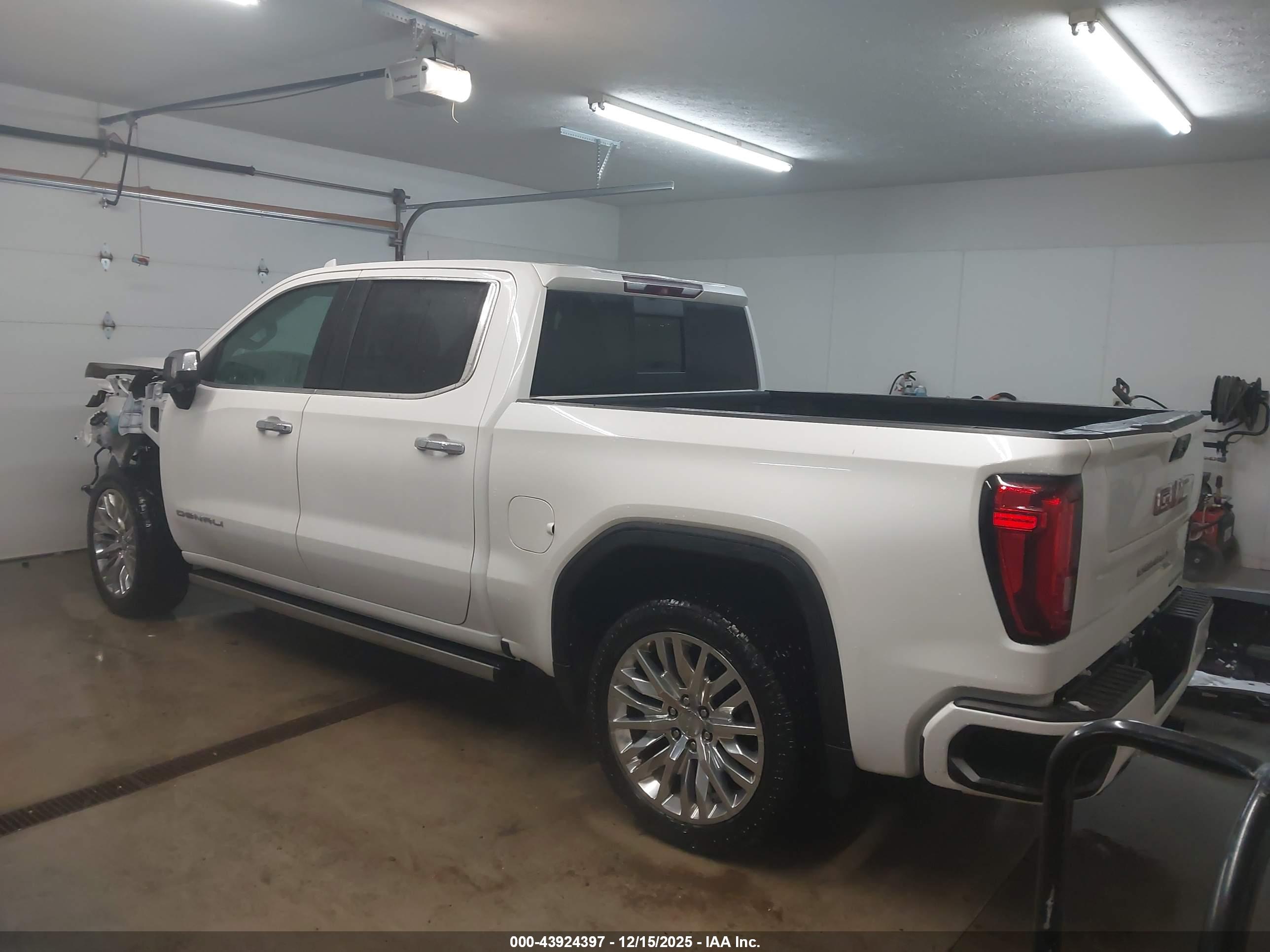 GMC SIERRA image 3
