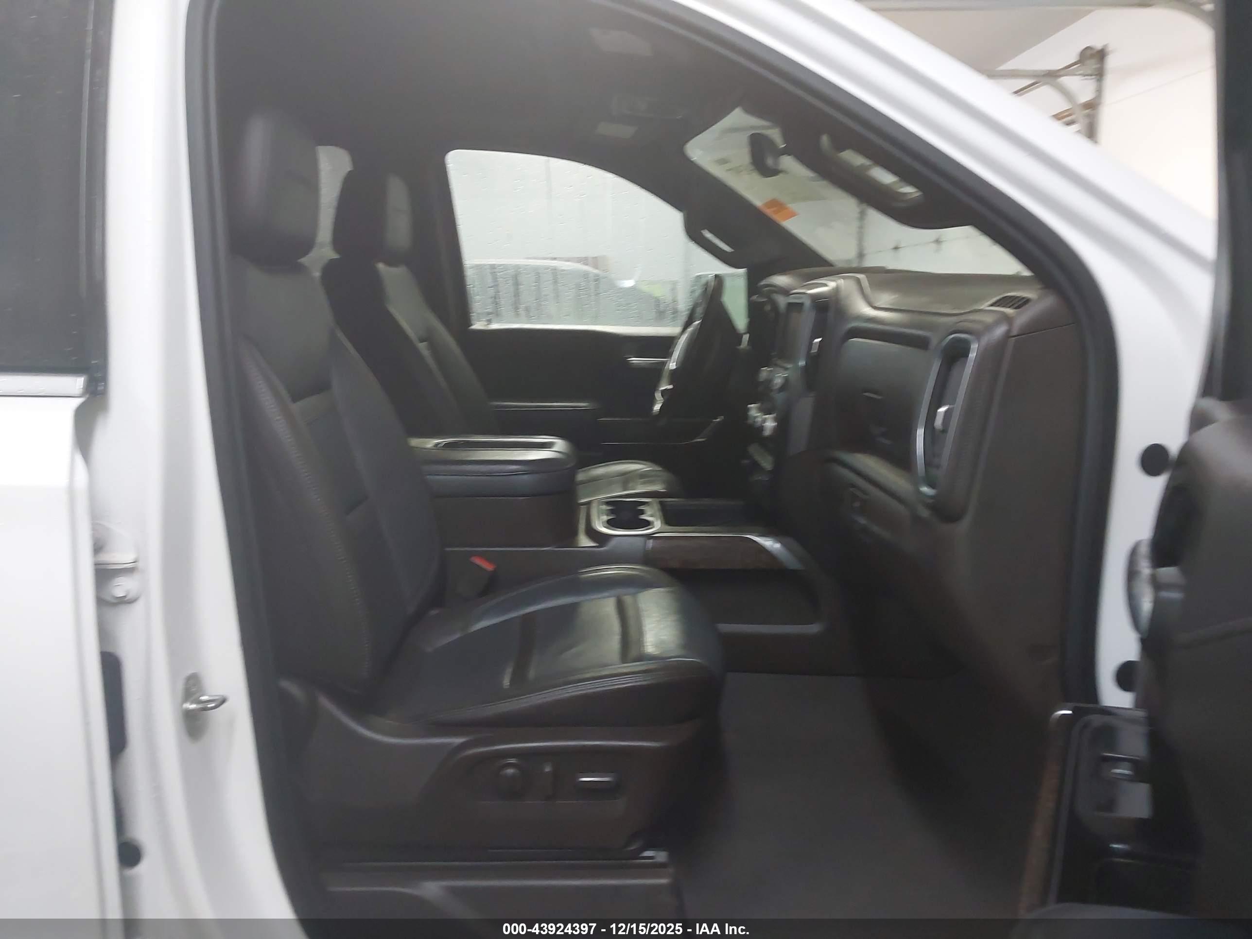 GMC SIERRA image 5