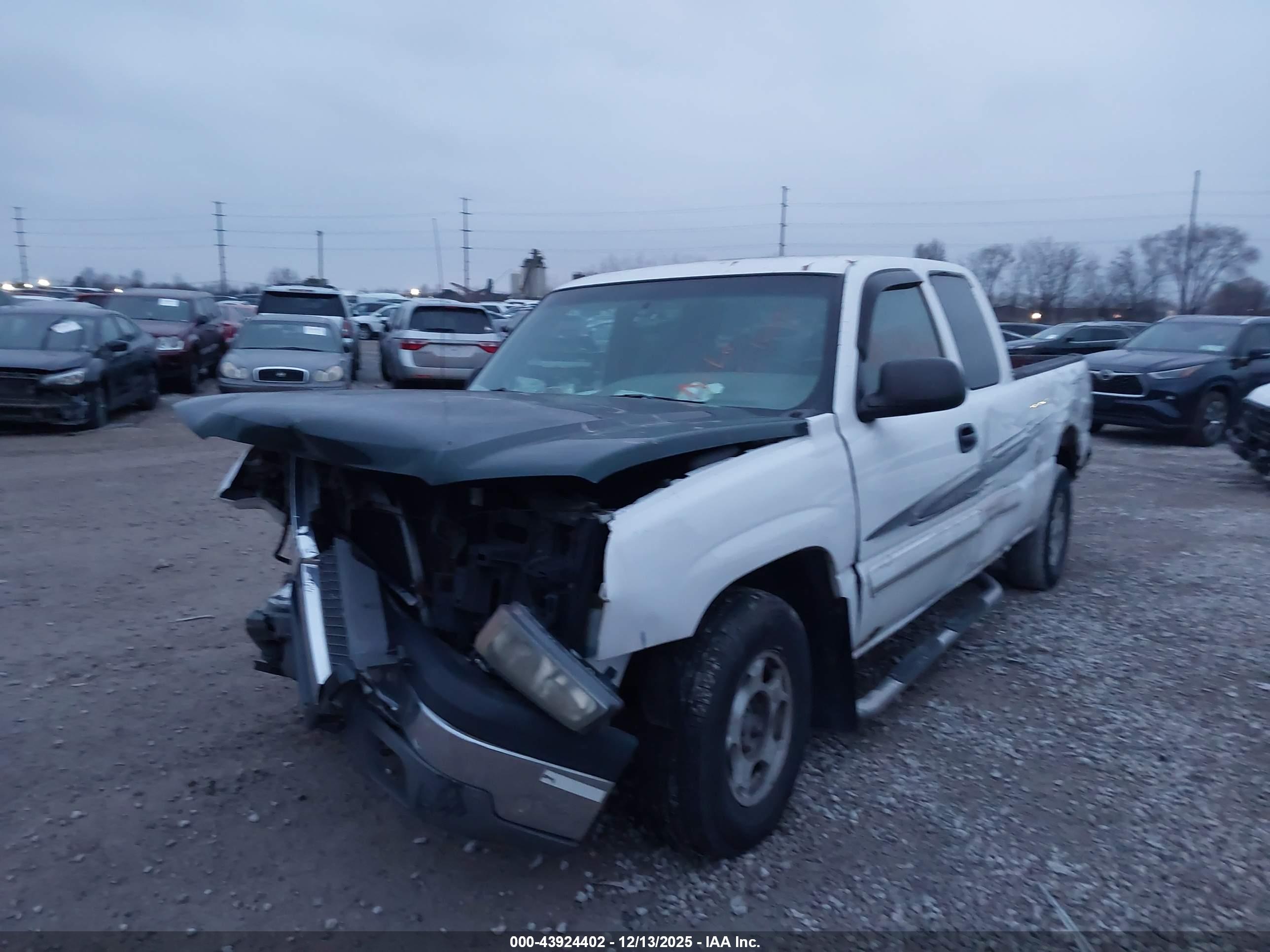 CHEVROLET SILVERADO image 2
