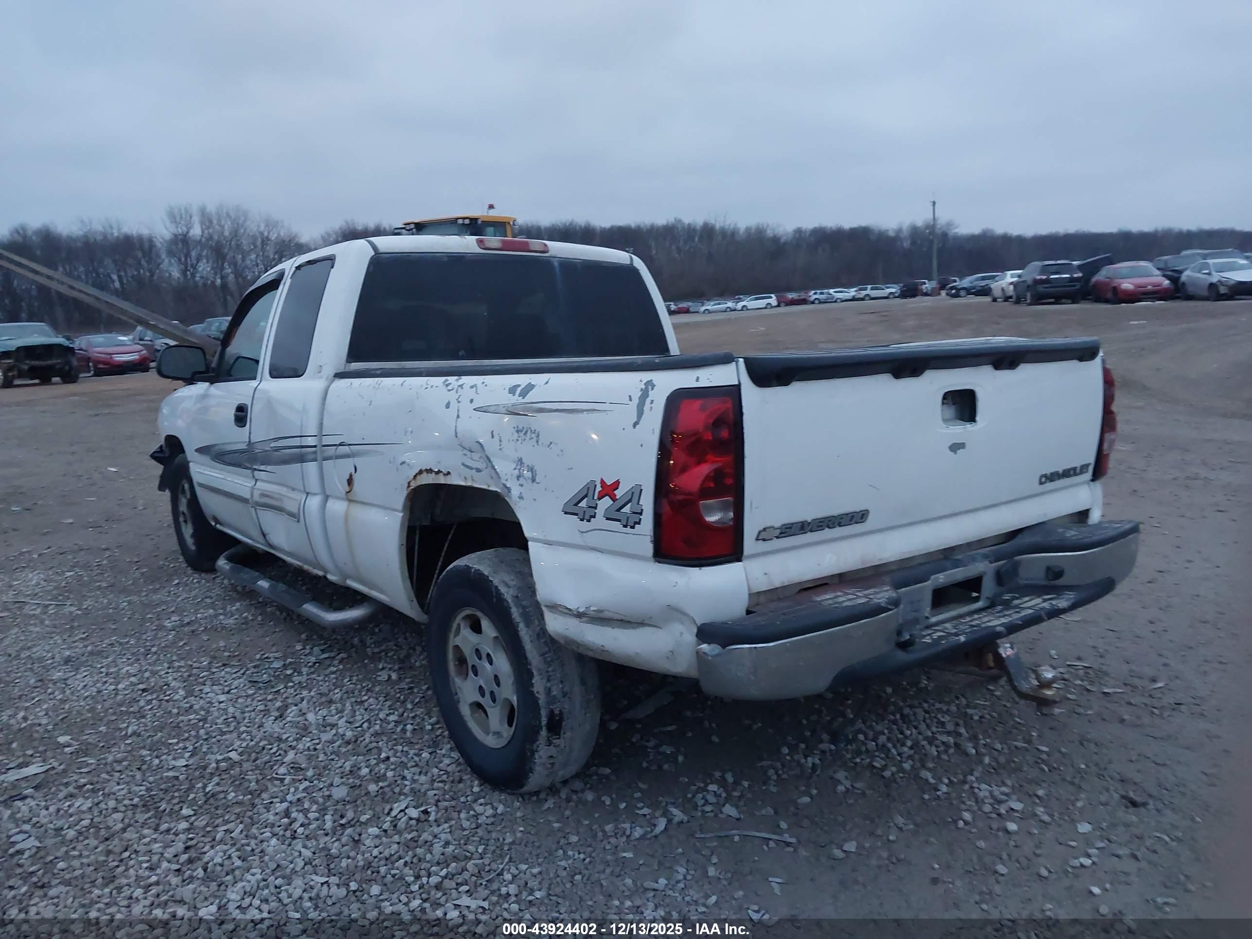 CHEVROLET SILVERADO image 3