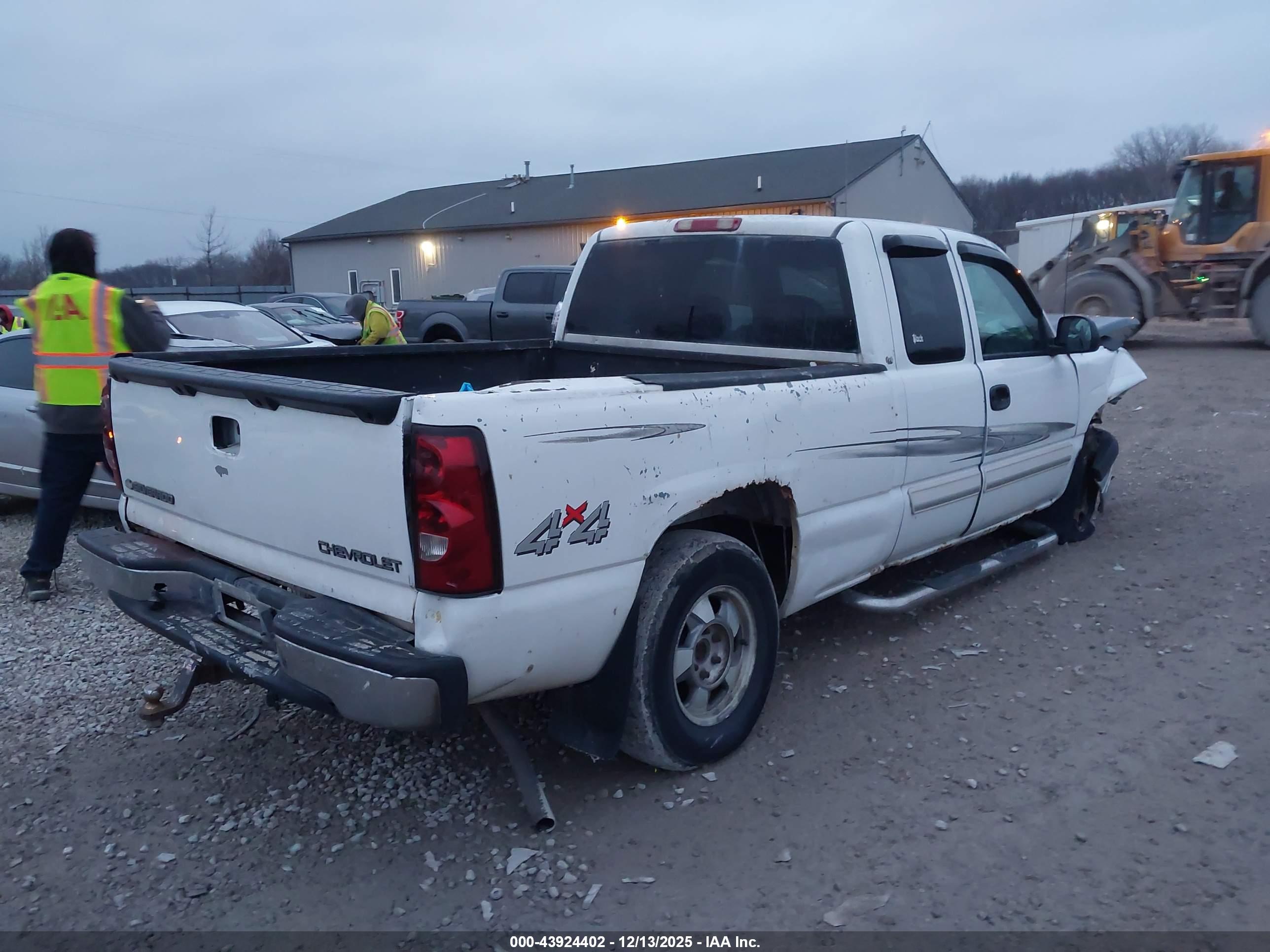 CHEVROLET SILVERADO image 4