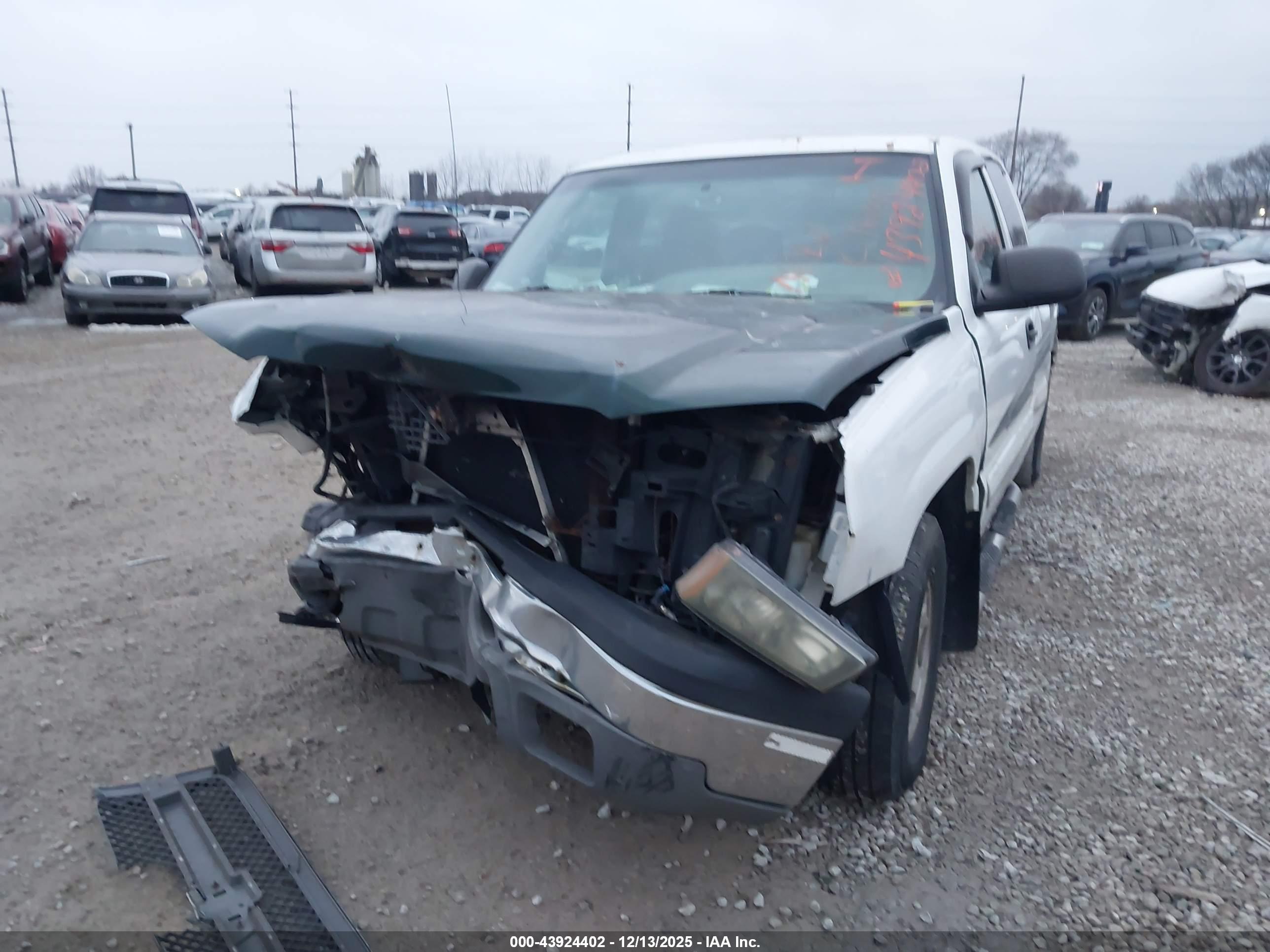 CHEVROLET SILVERADO image 6