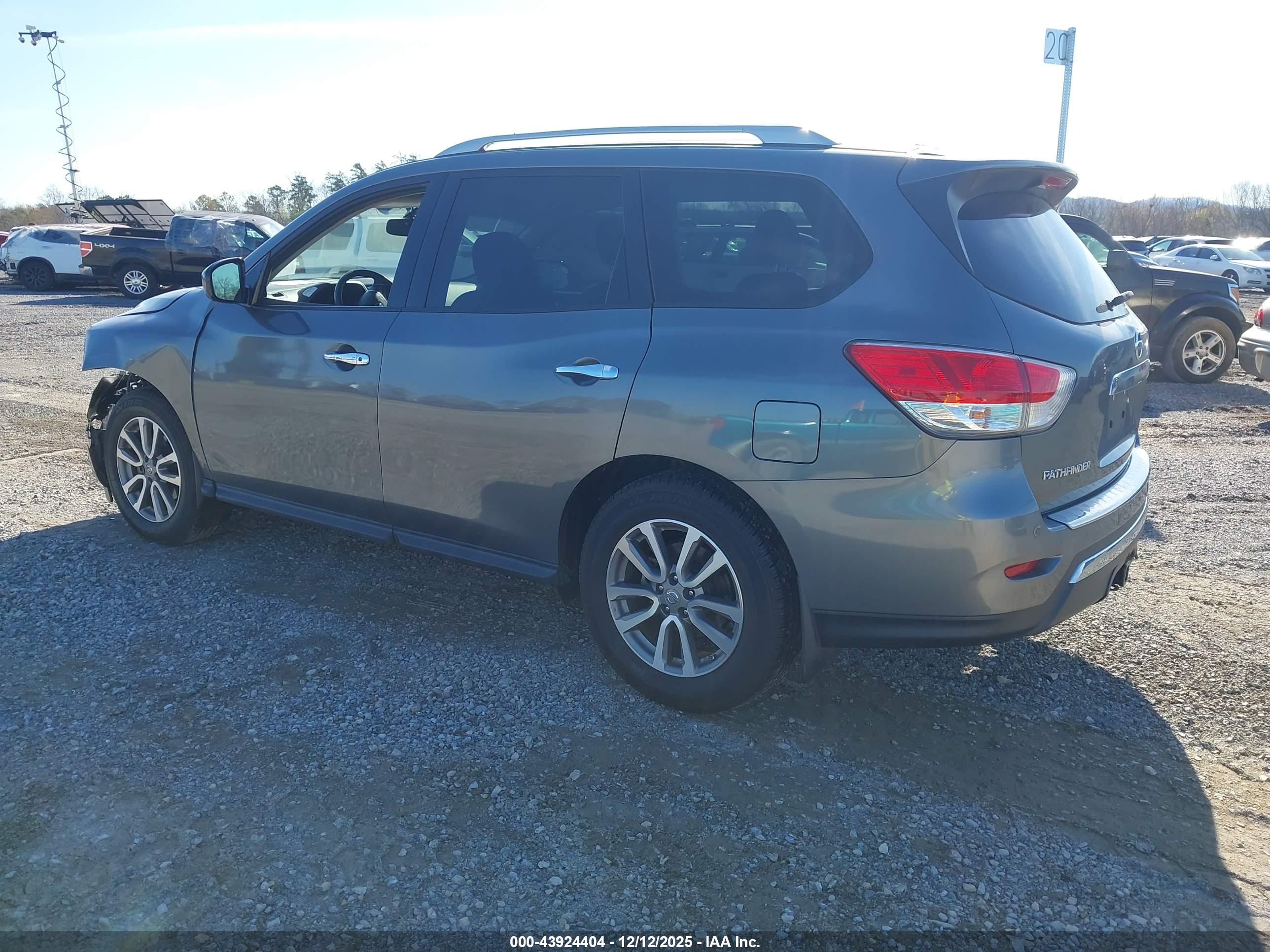 NISSAN PATHFINDER image 3