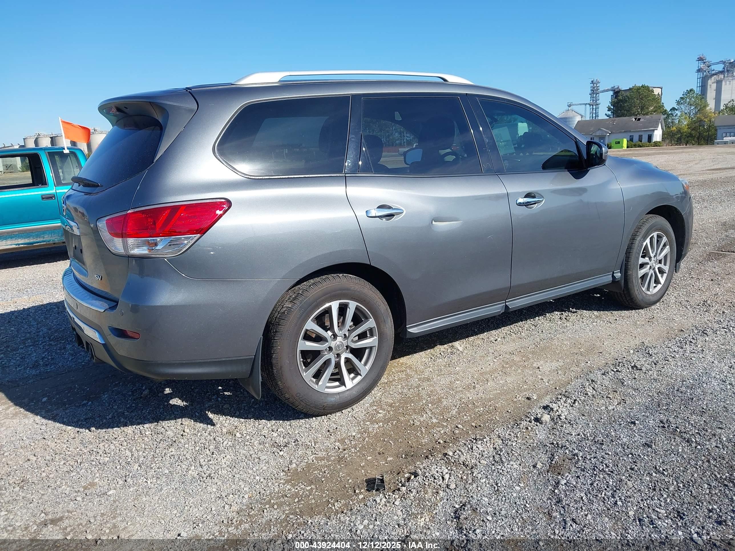 NISSAN PATHFINDER image 4