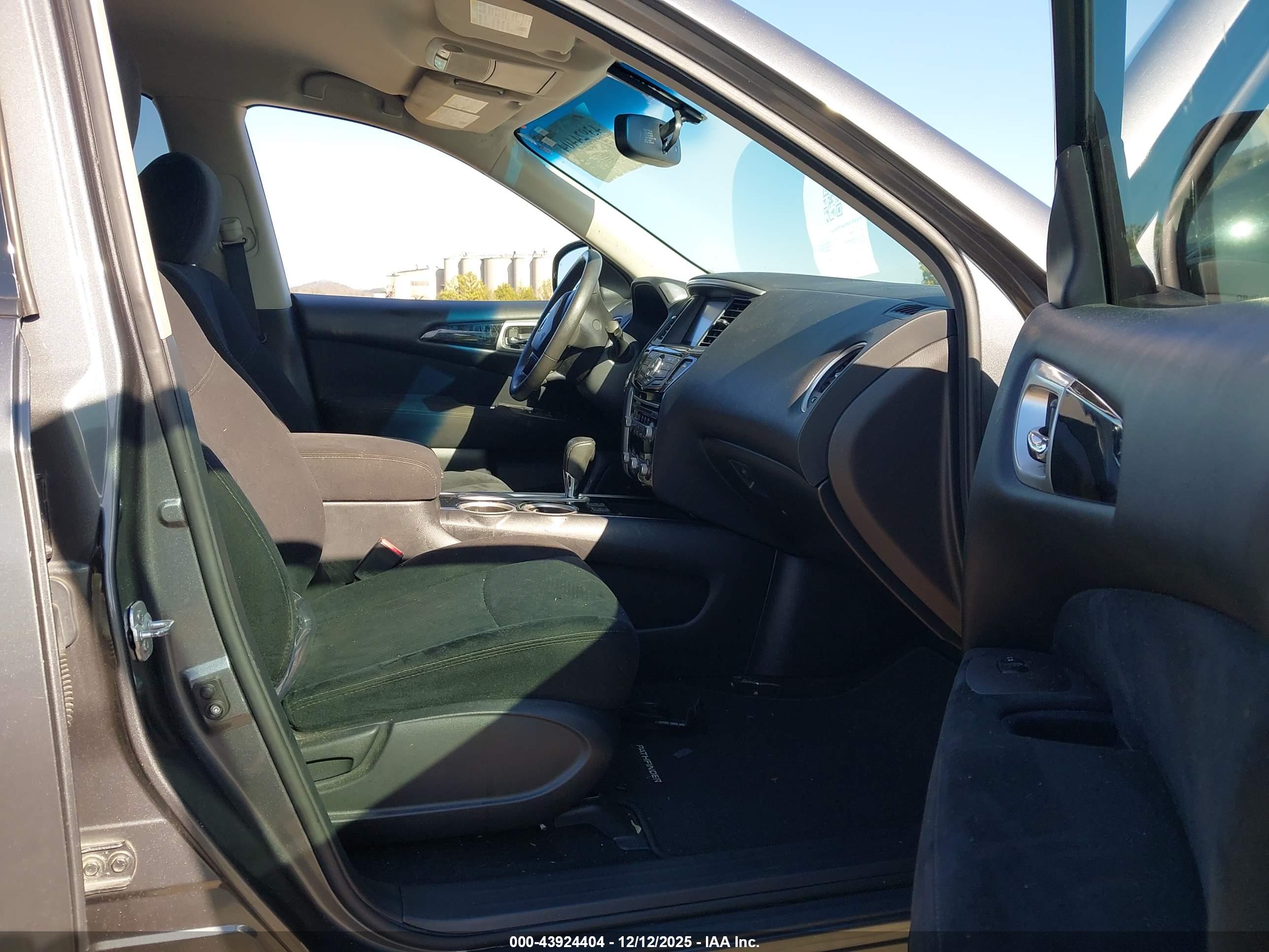 NISSAN PATHFINDER image 5