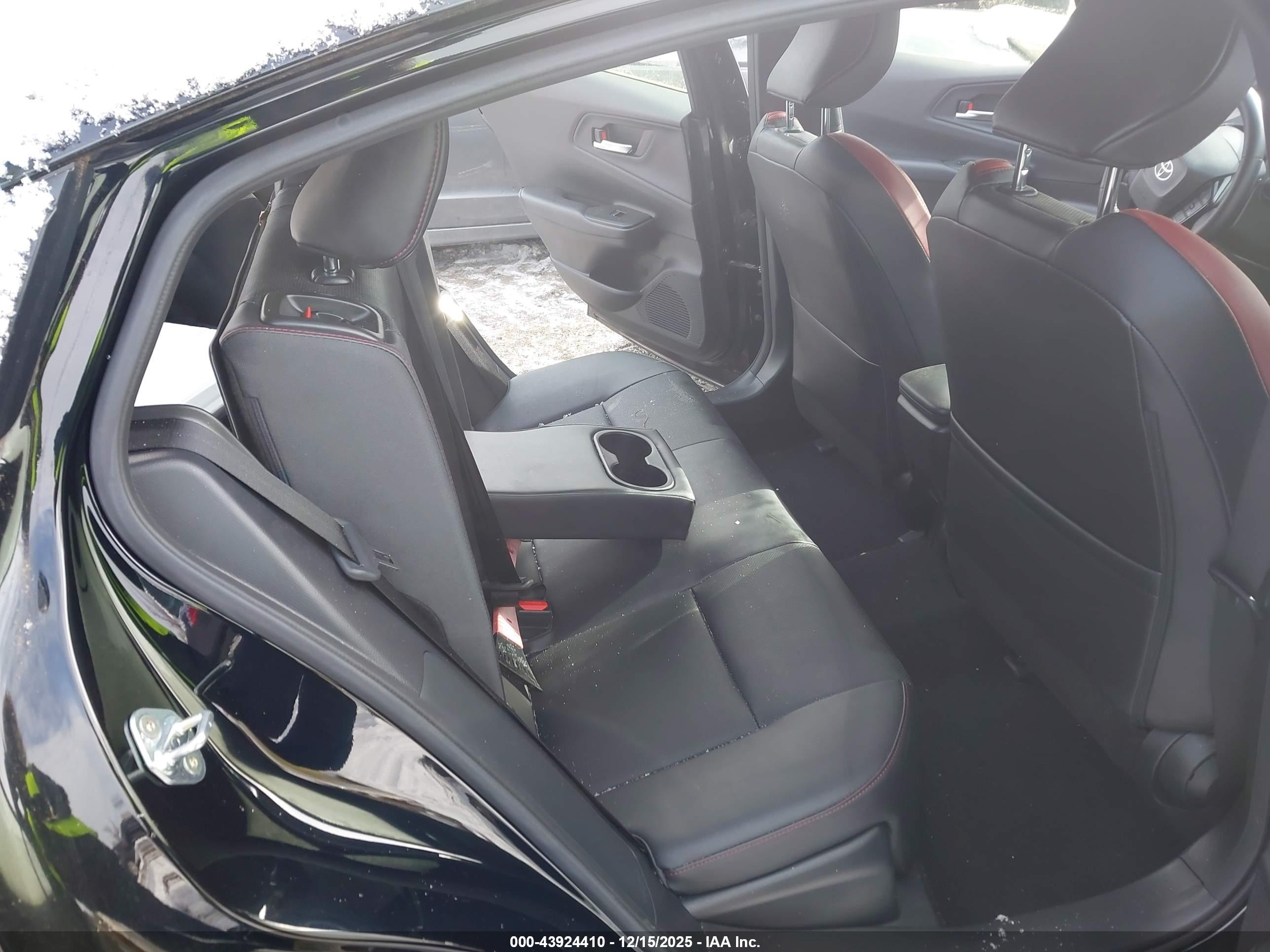 TOYOTA PRIUS image 8