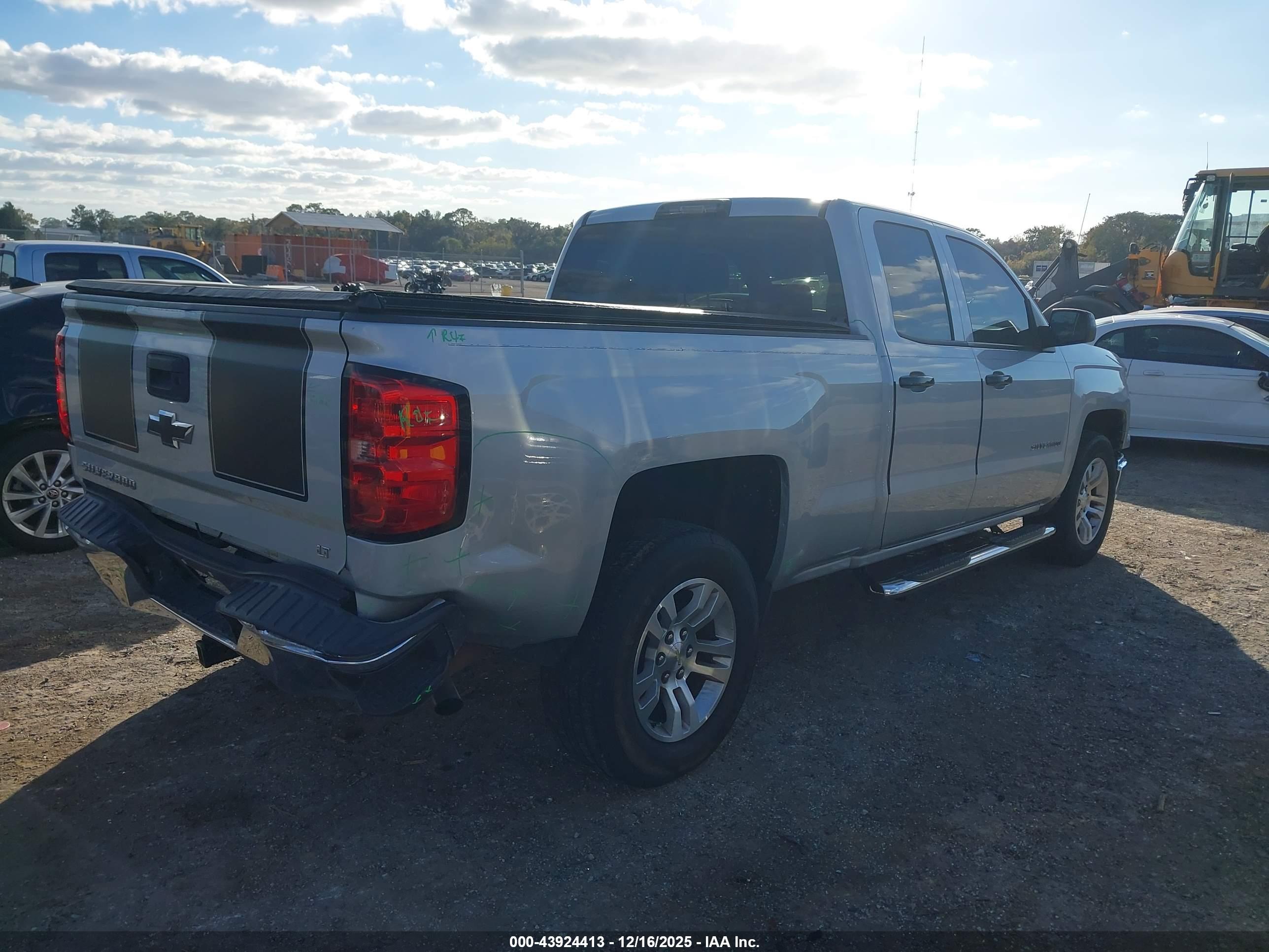 CHEVROLET SILVERADO image 4