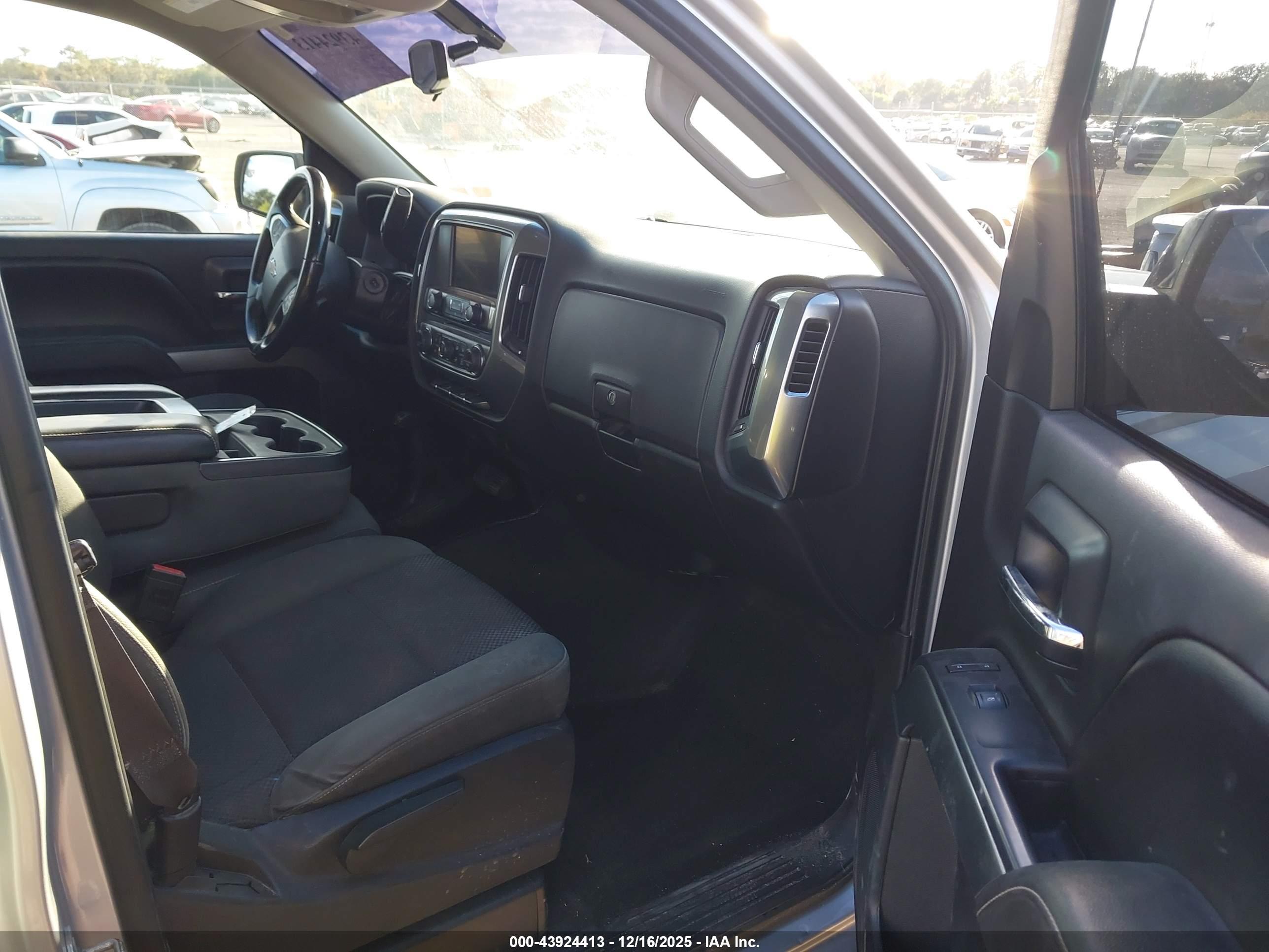 CHEVROLET SILVERADO image 5