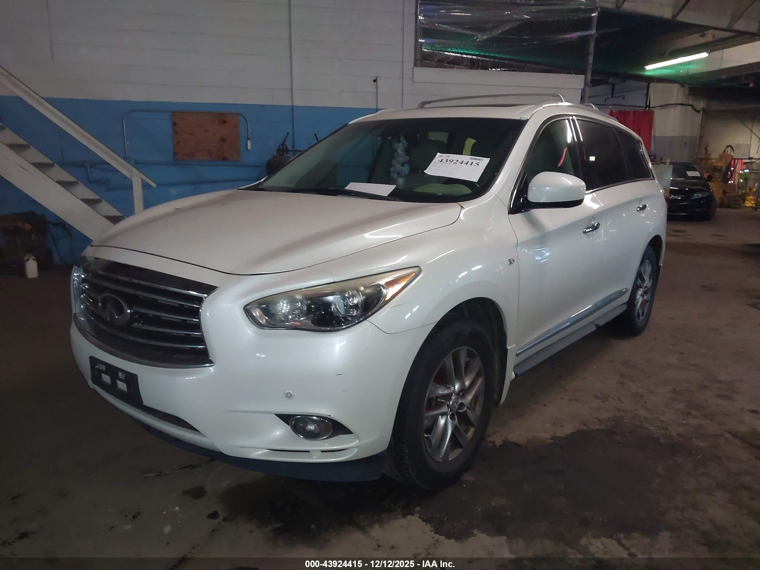 INFINITI QX60 image 2