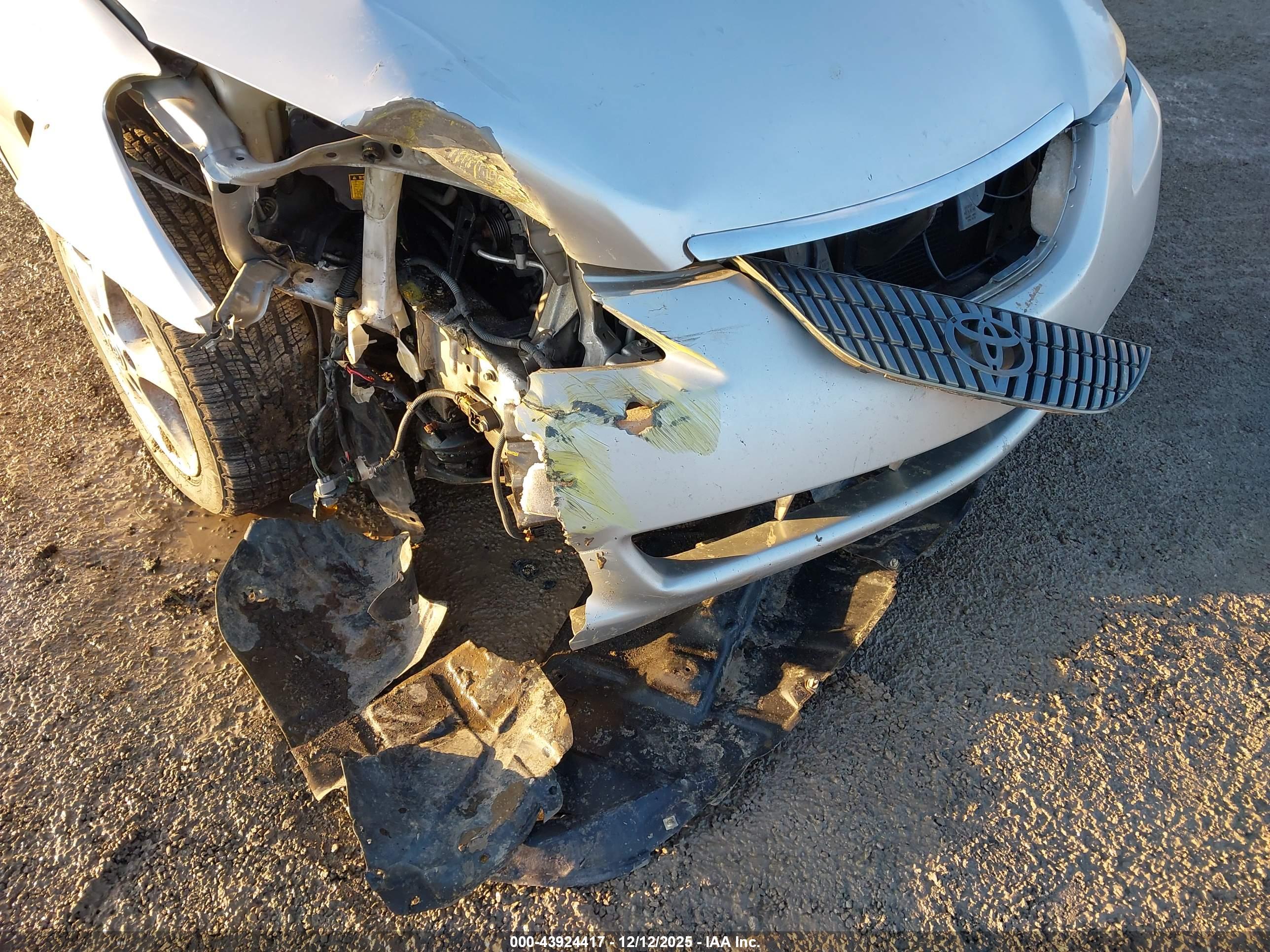 TOYOTA CAMRY image 6