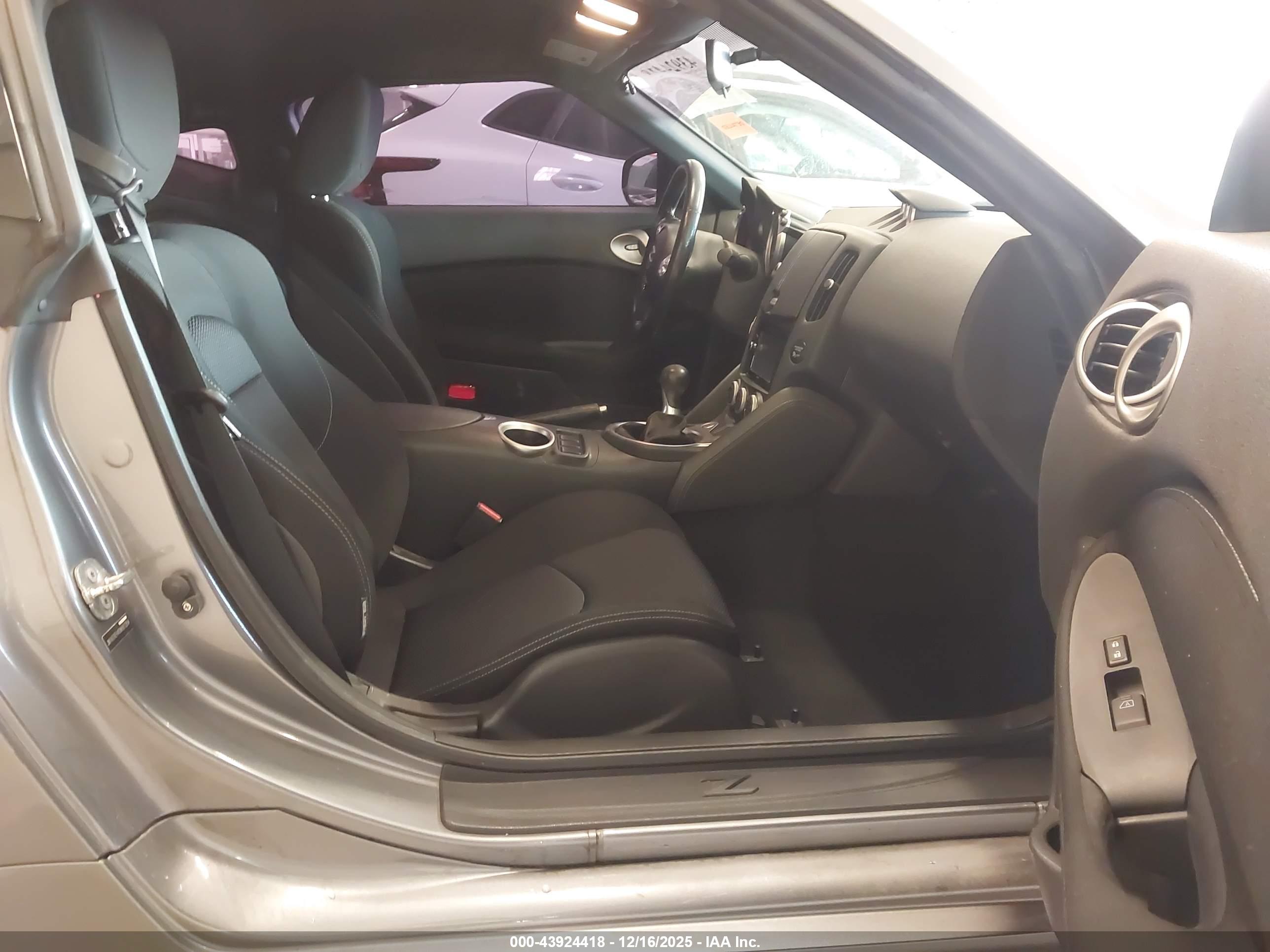 NISSAN 370Z image 5
