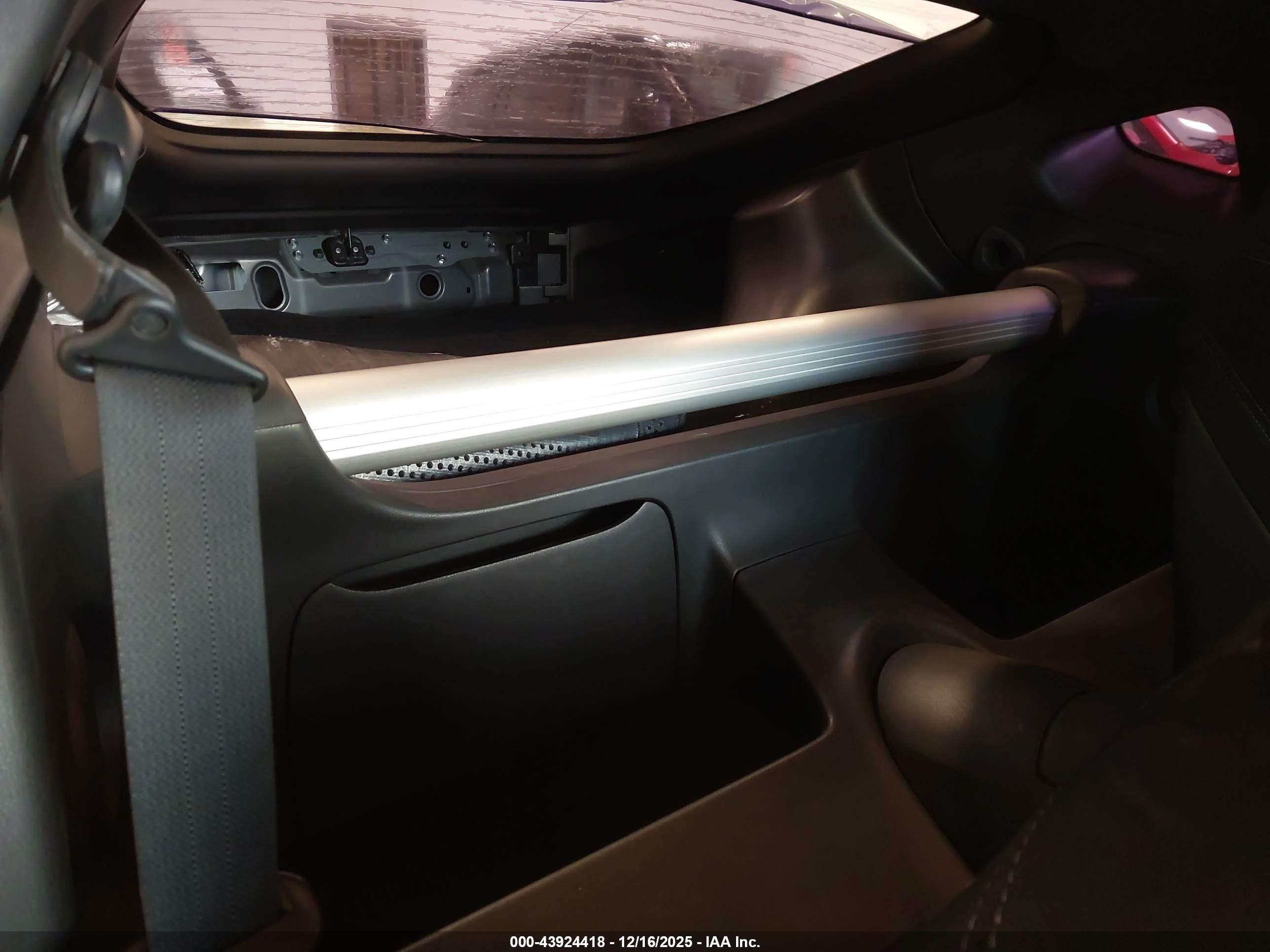 NISSAN 370Z image 8