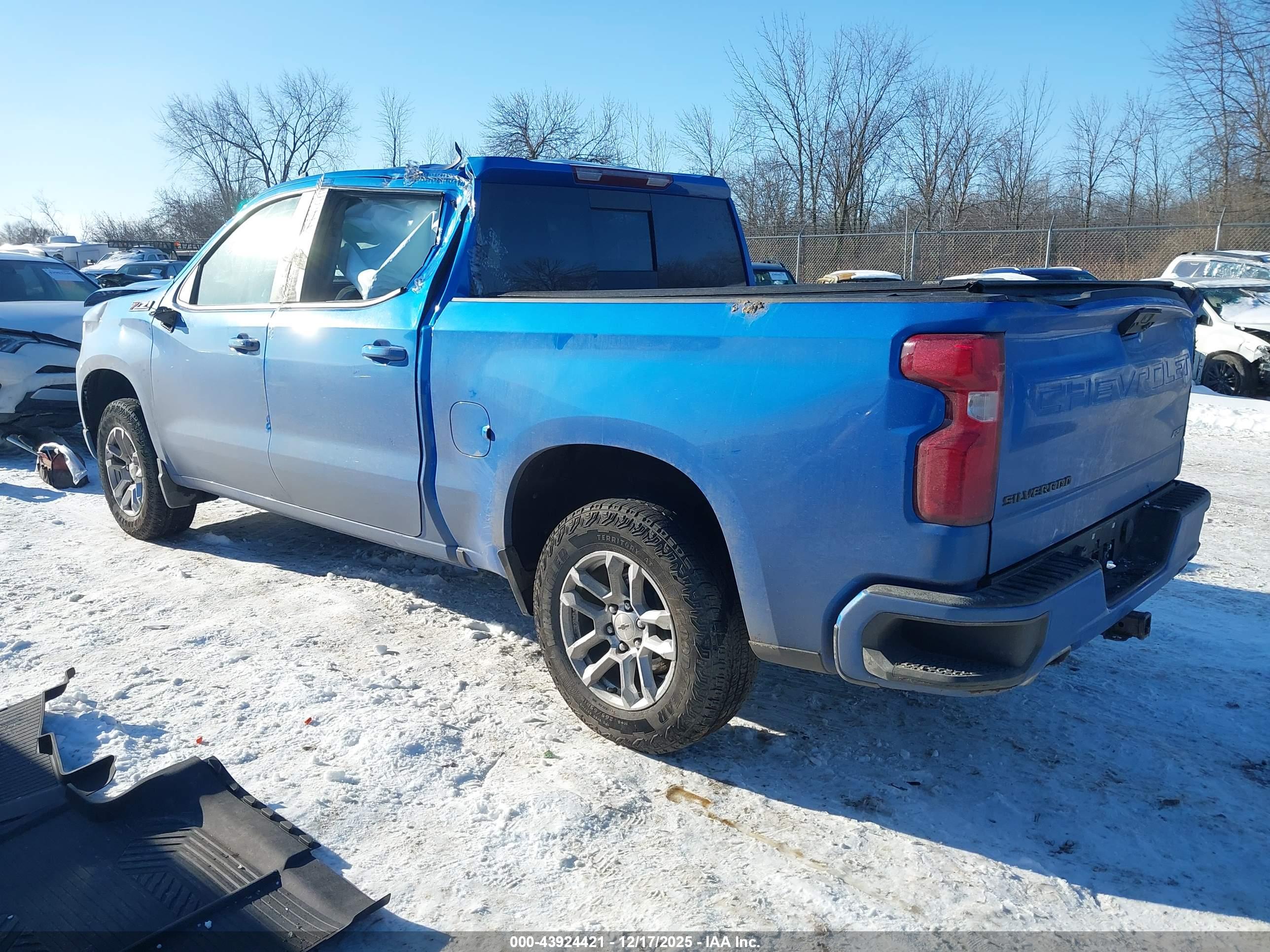 CHEVROLET SILVERADO image 3