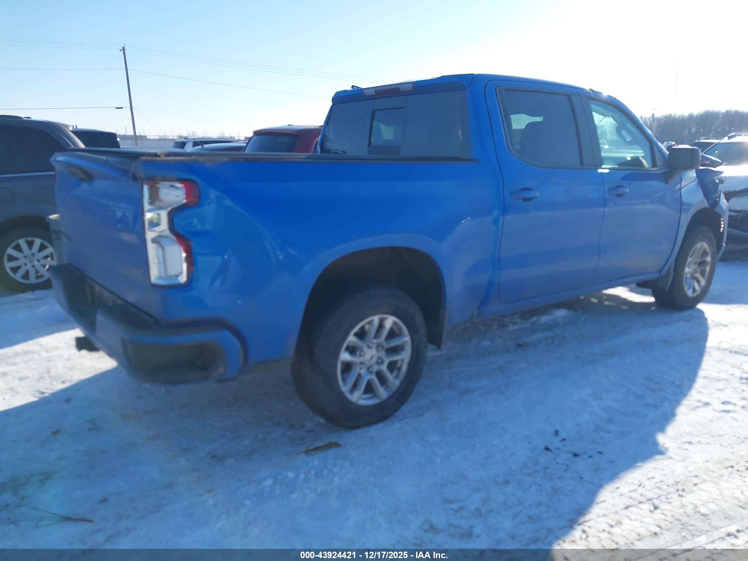 CHEVROLET SILVERADO image 4