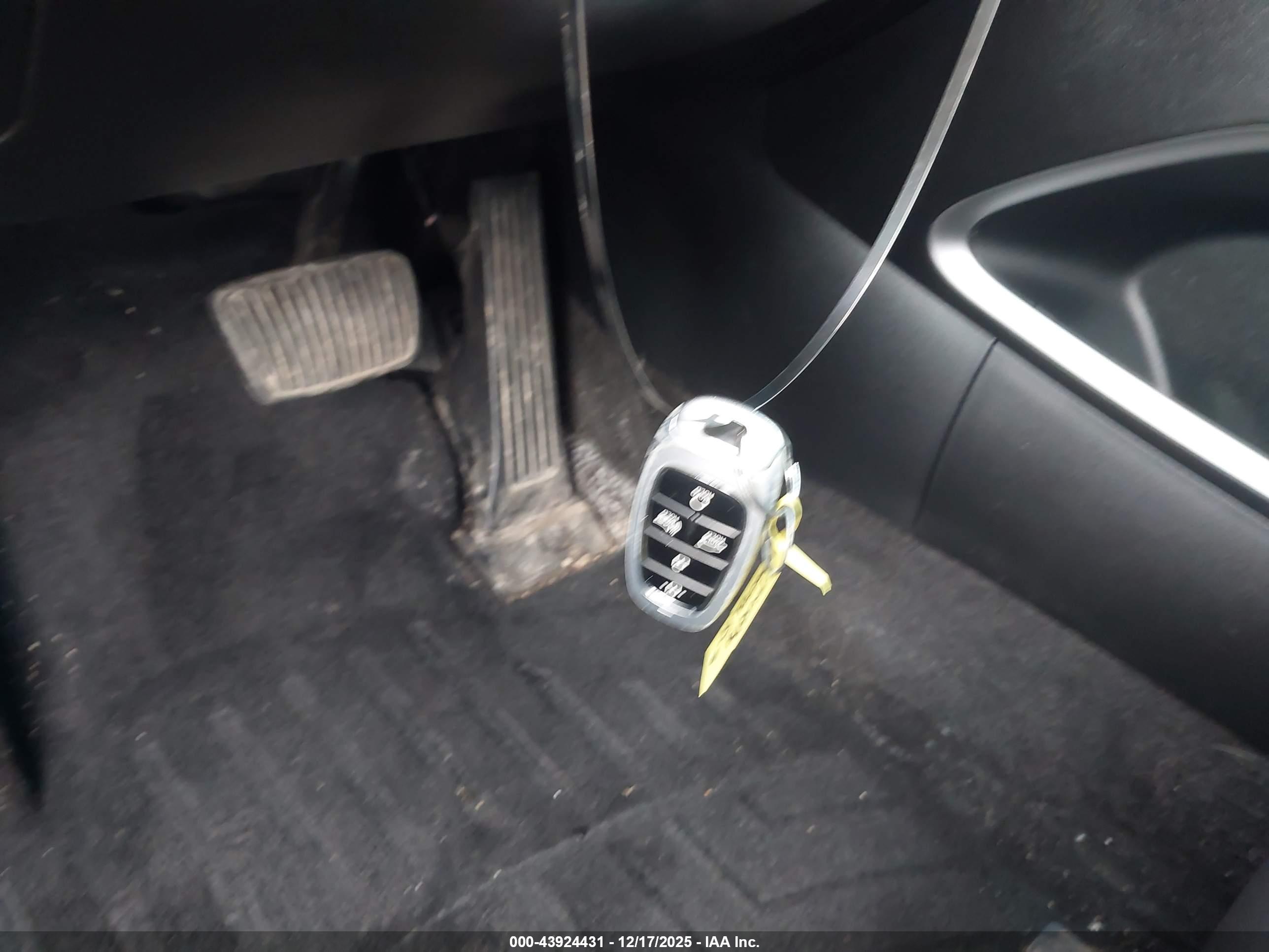 HYUNDAI TUCSON image 11