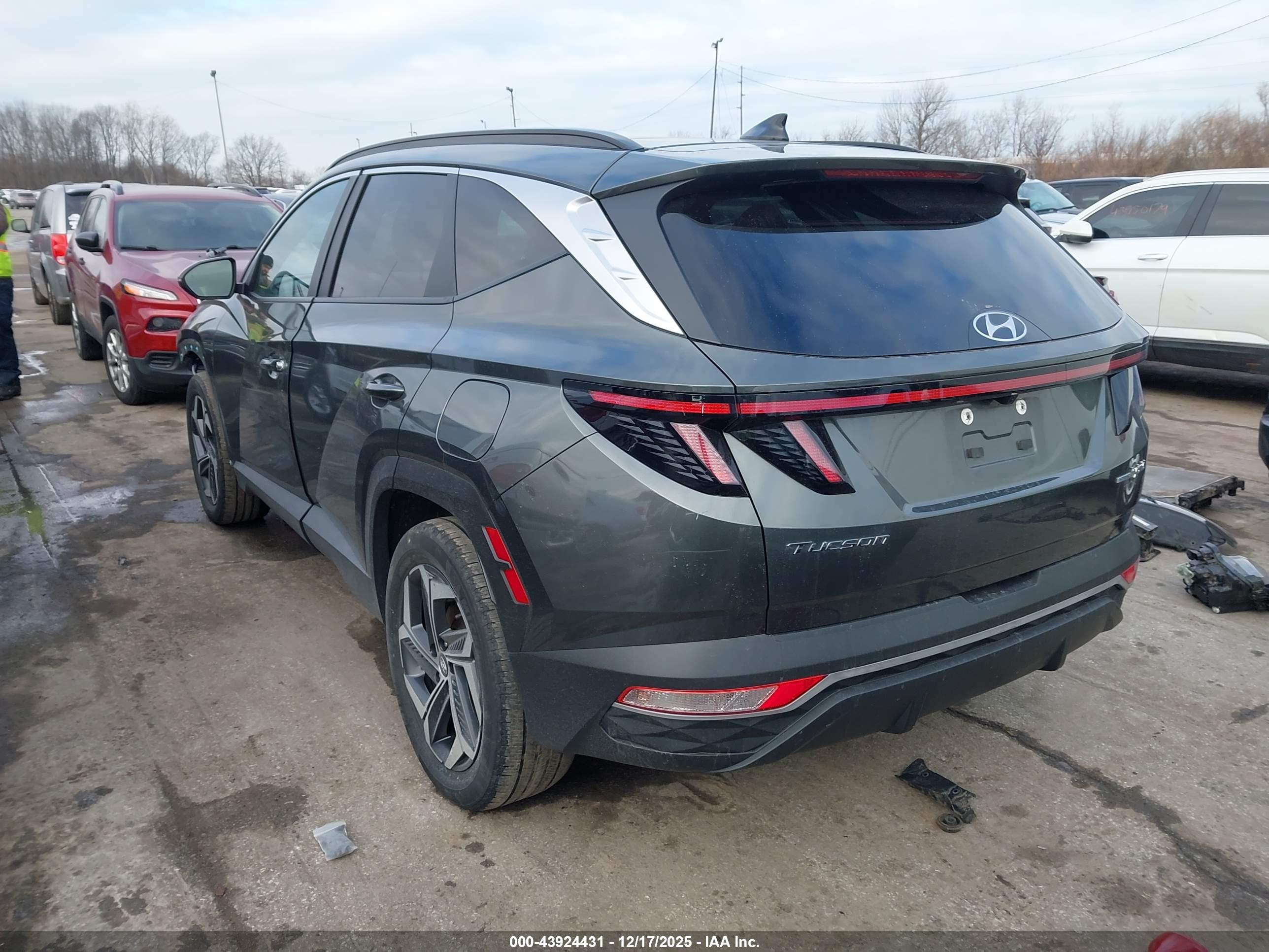 HYUNDAI TUCSON image 3