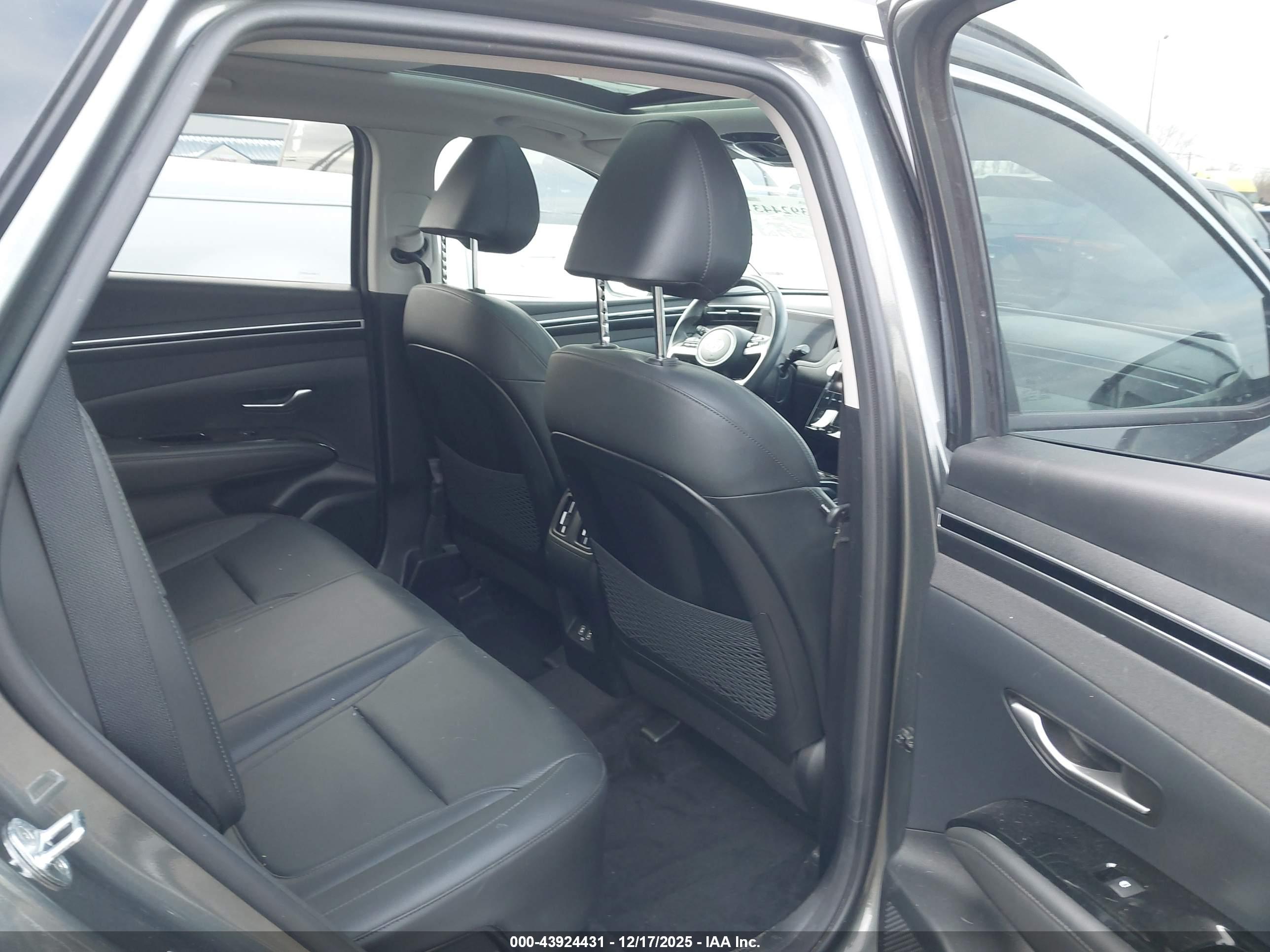 HYUNDAI TUCSON image 8