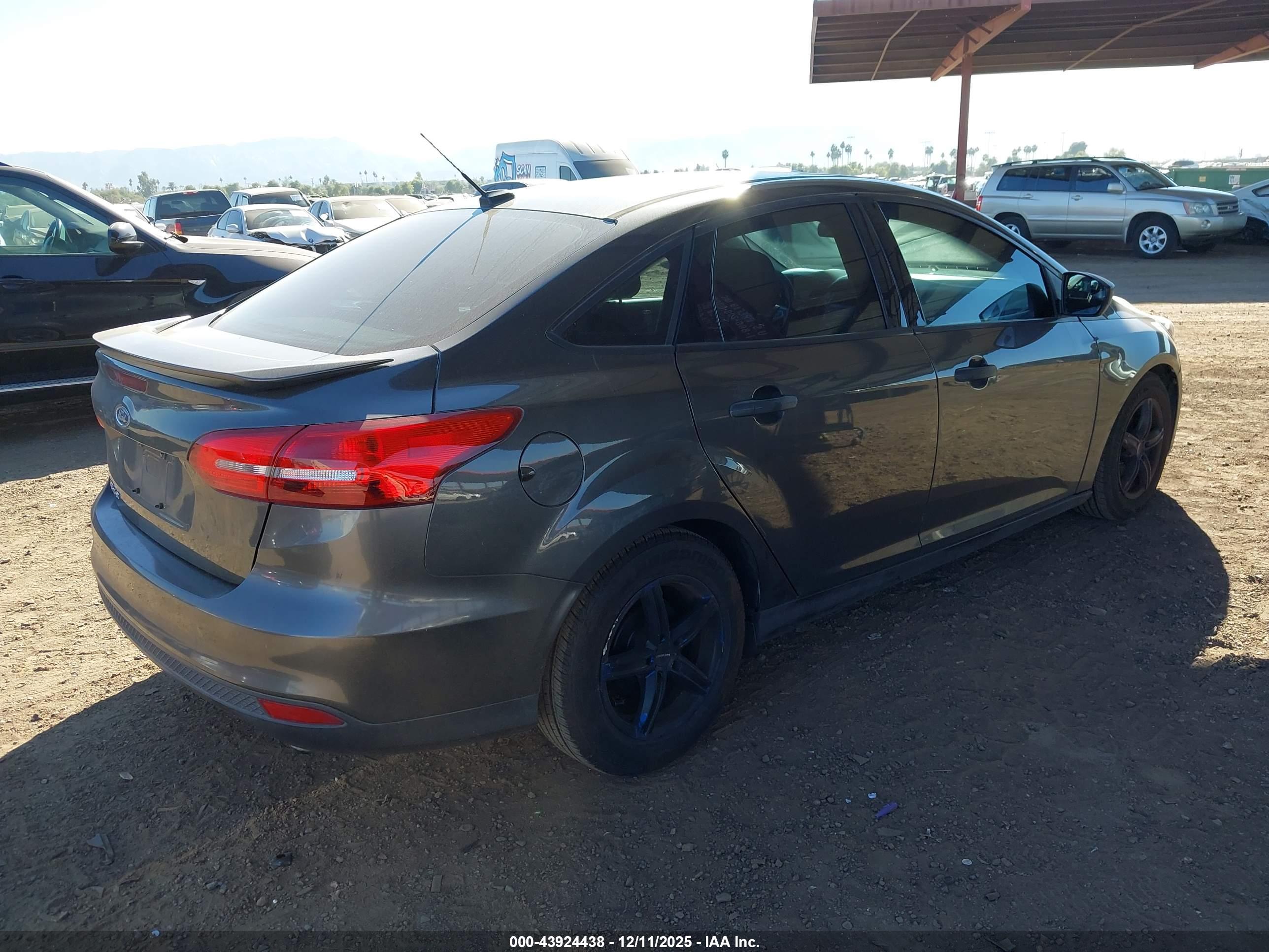 FORD FOCUS image 4