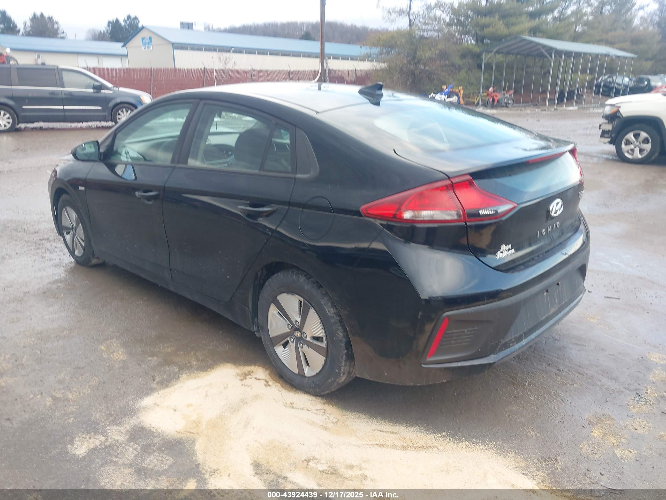 HYUNDAI IONIQ image 3