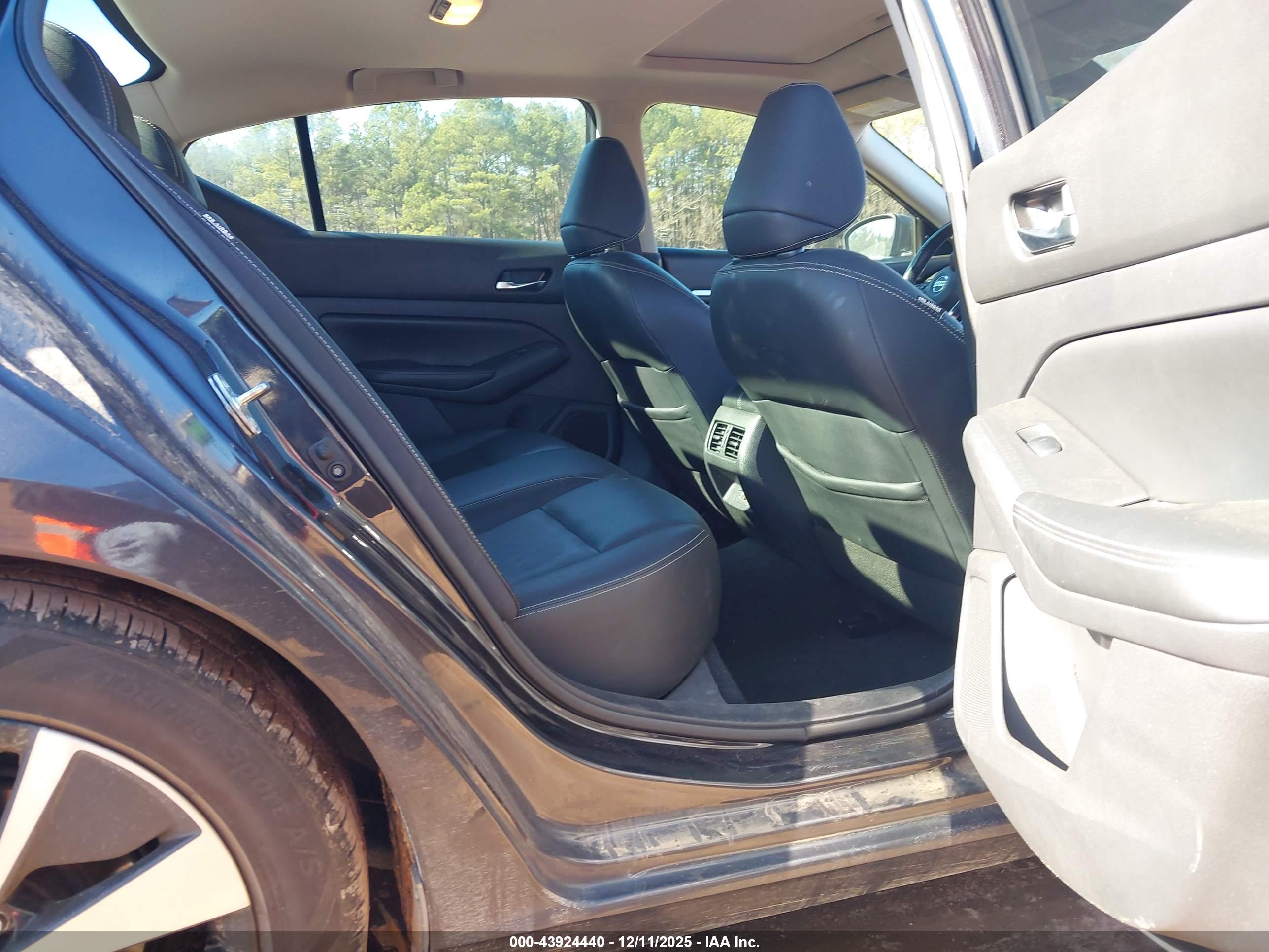 NISSAN ALTIMA image 8
