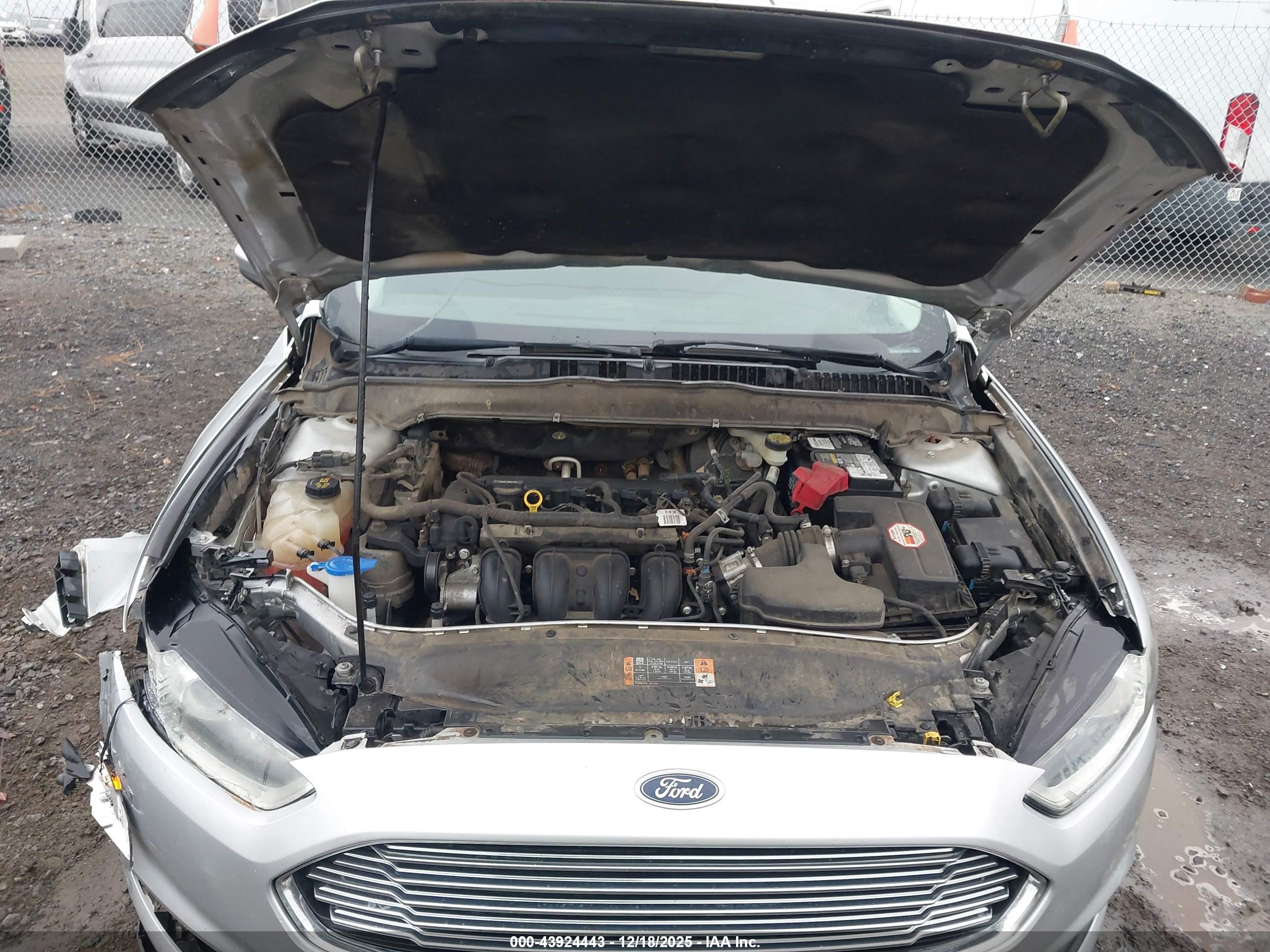 FORD FUSION image 10