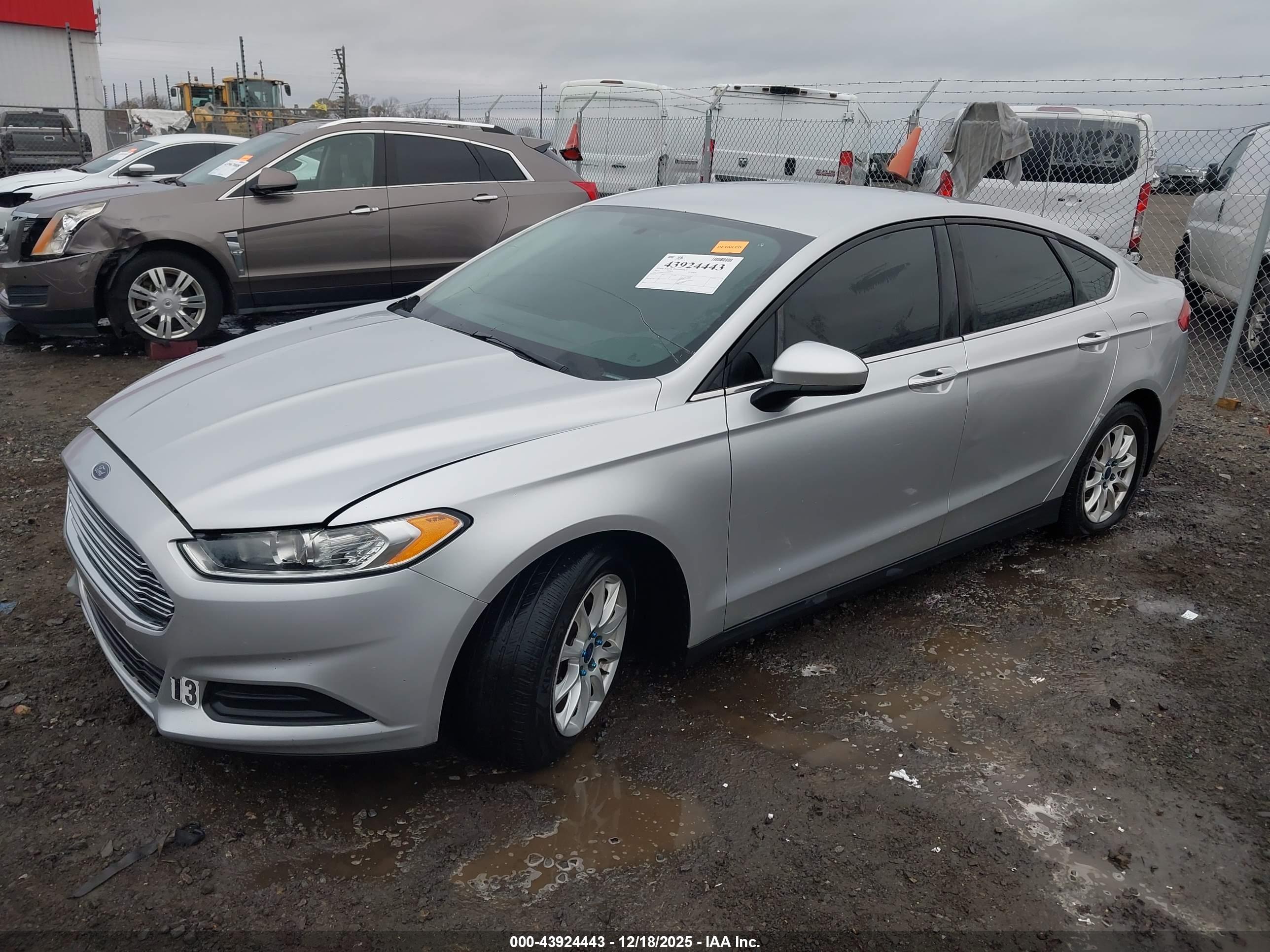 FORD FUSION image 2