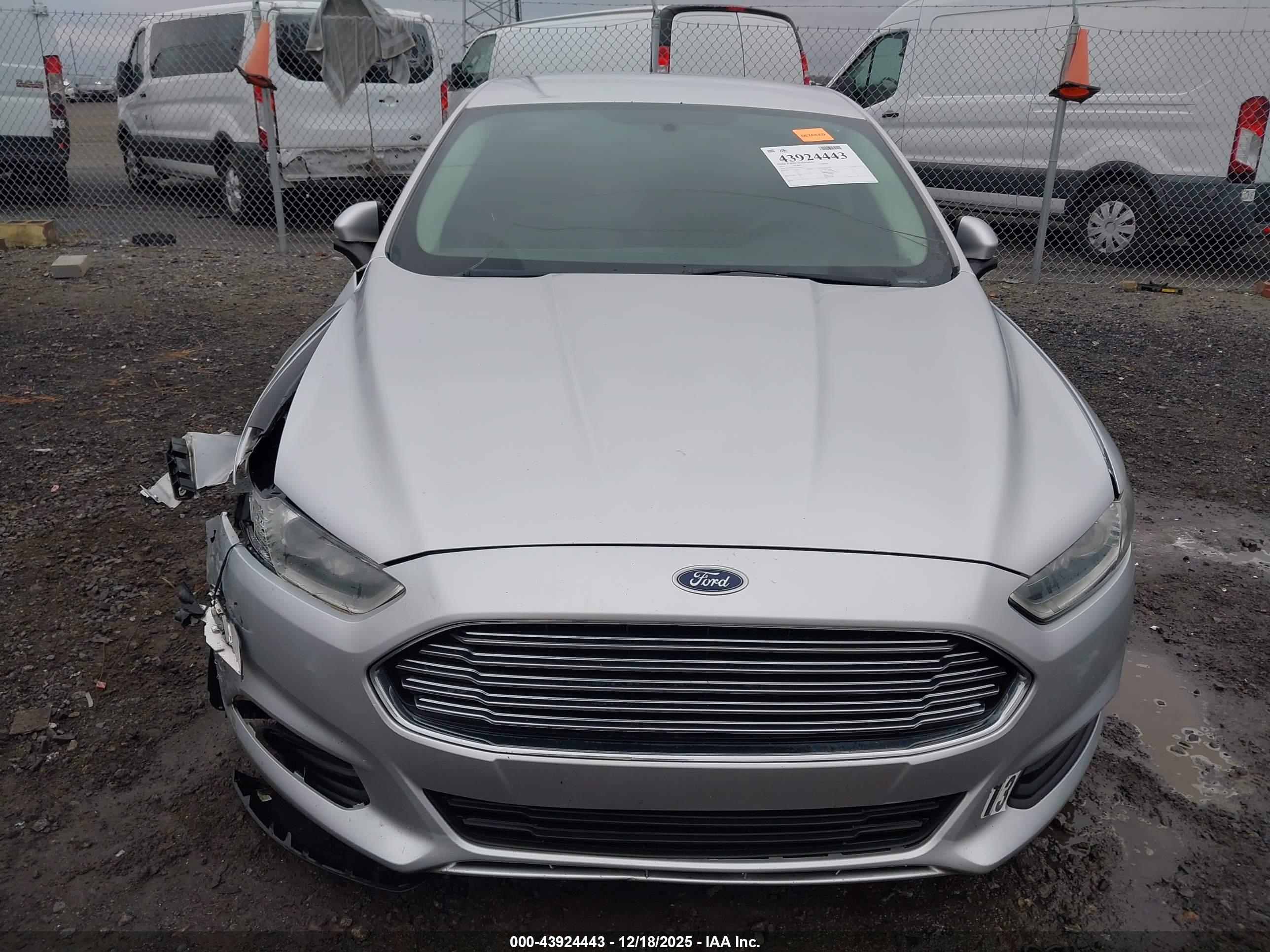 FORD FUSION image 6