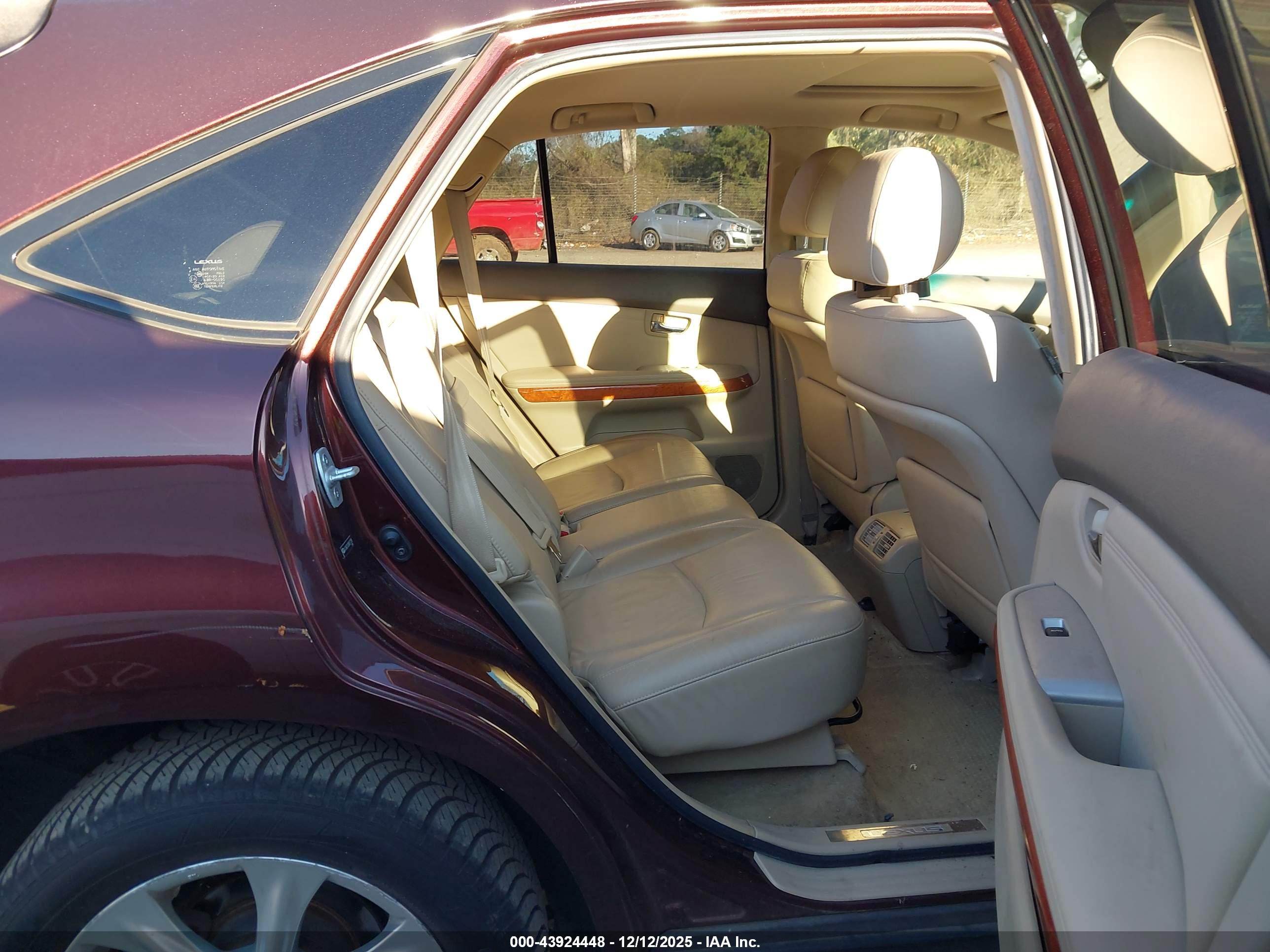 LEXUS RX image 8