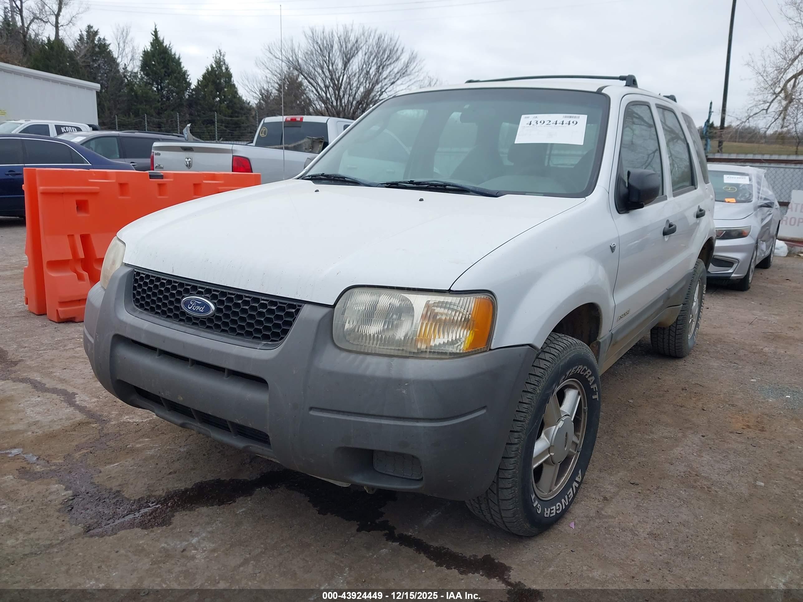 FORD ESCAPE image 2