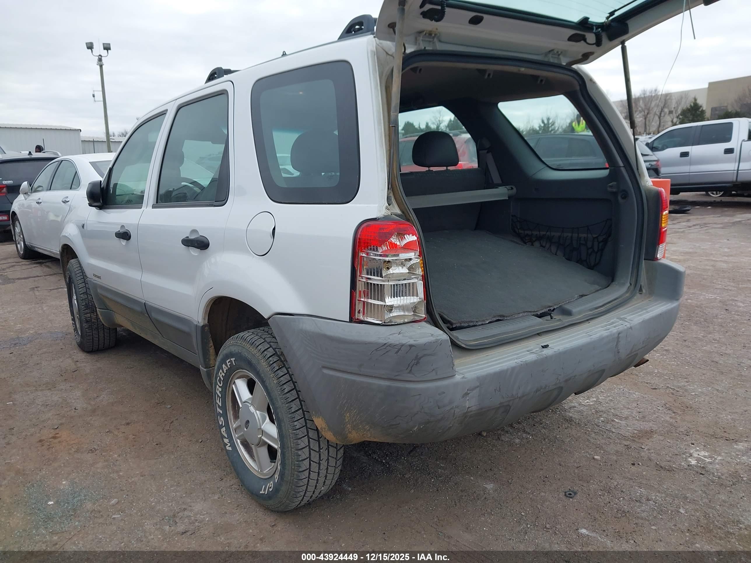 FORD ESCAPE image 3