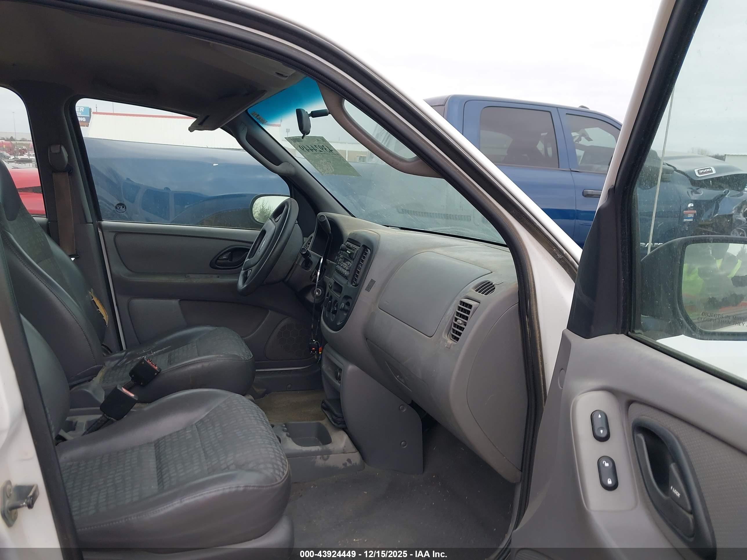 FORD ESCAPE image 5