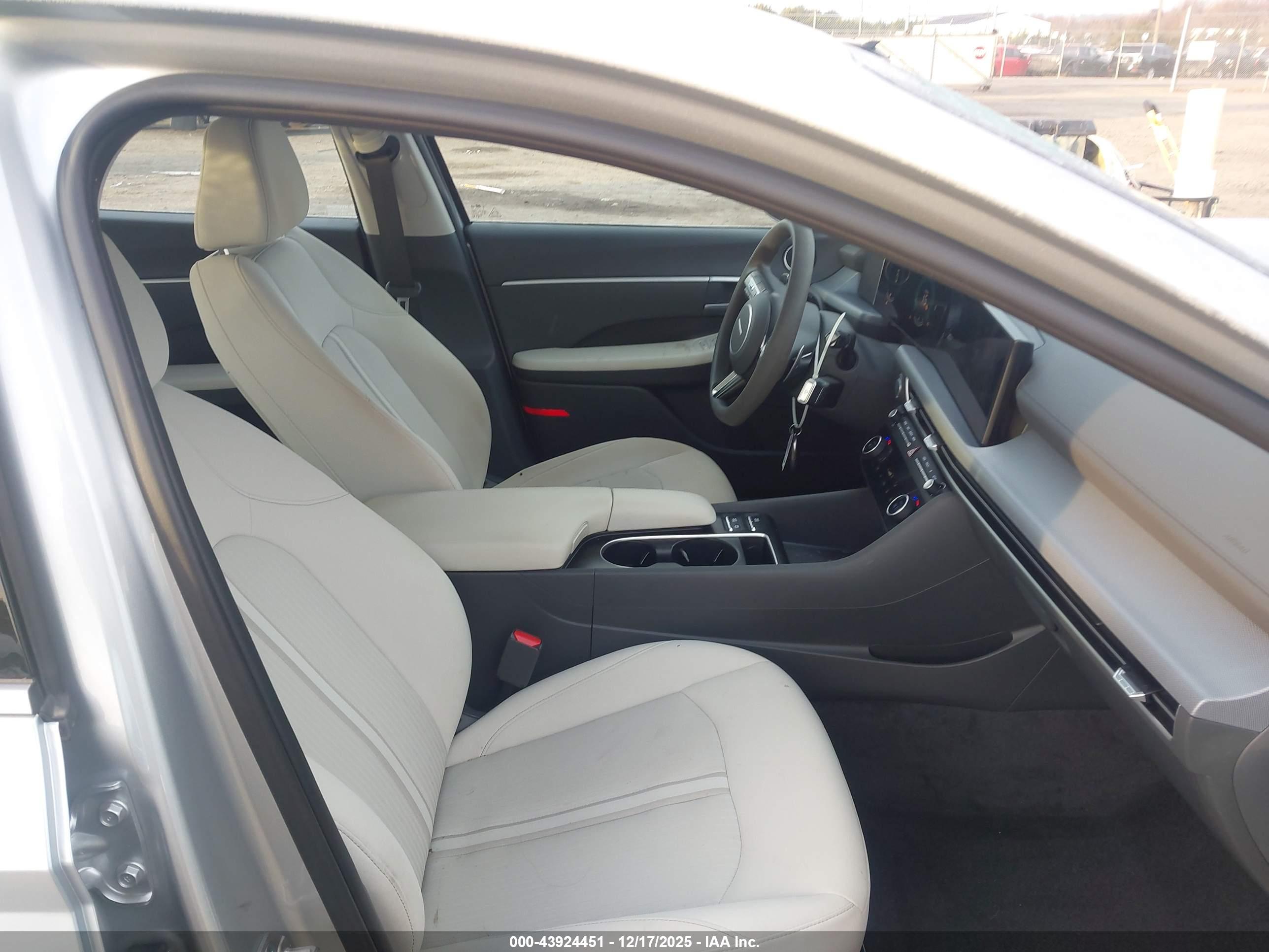 HYUNDAI SONATA image 5