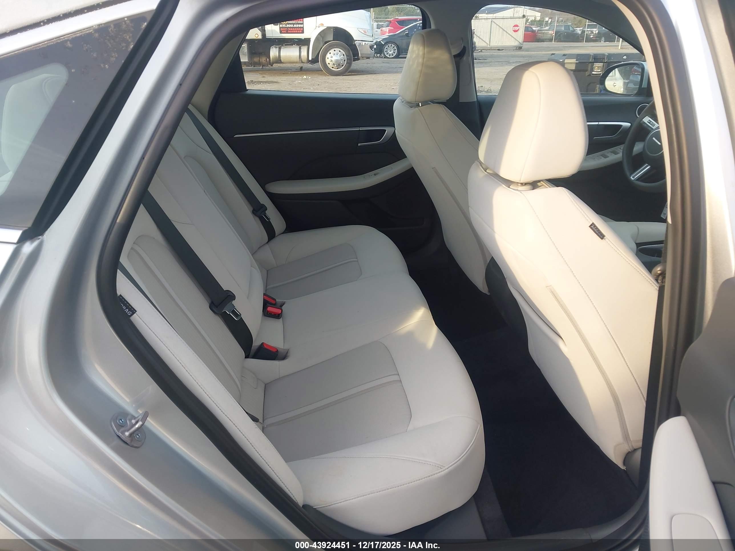 HYUNDAI SONATA image 8