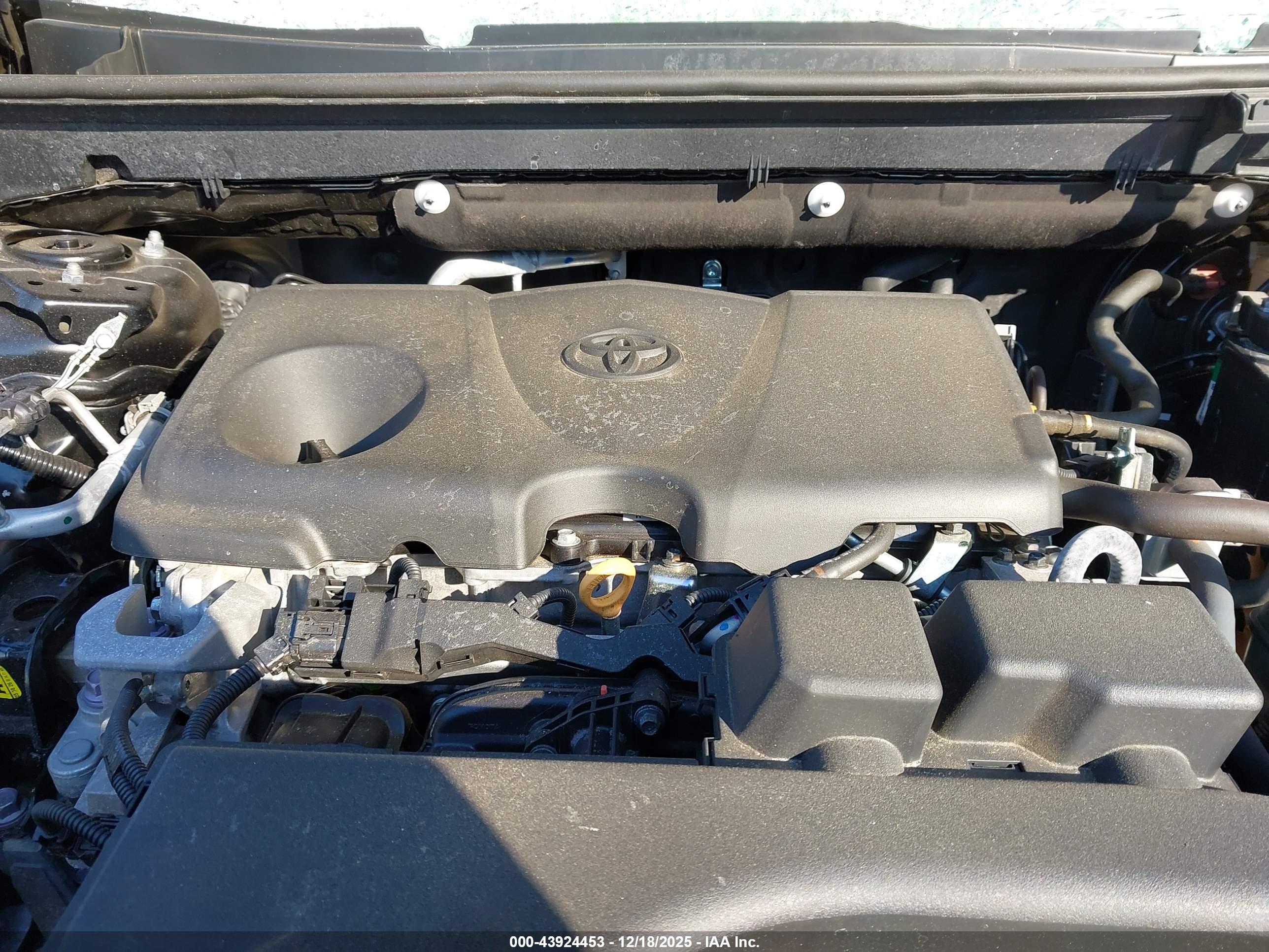 TOYOTA RAV4 image 10